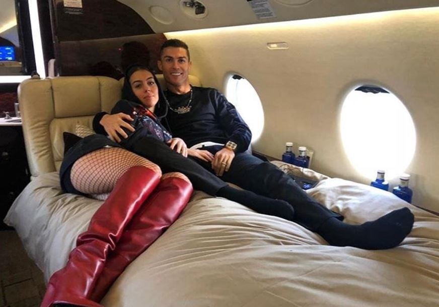 Ronaldo rao bán máy bay riêng ảnh 4 Ronaldo rao ban may bay rieng anh 4