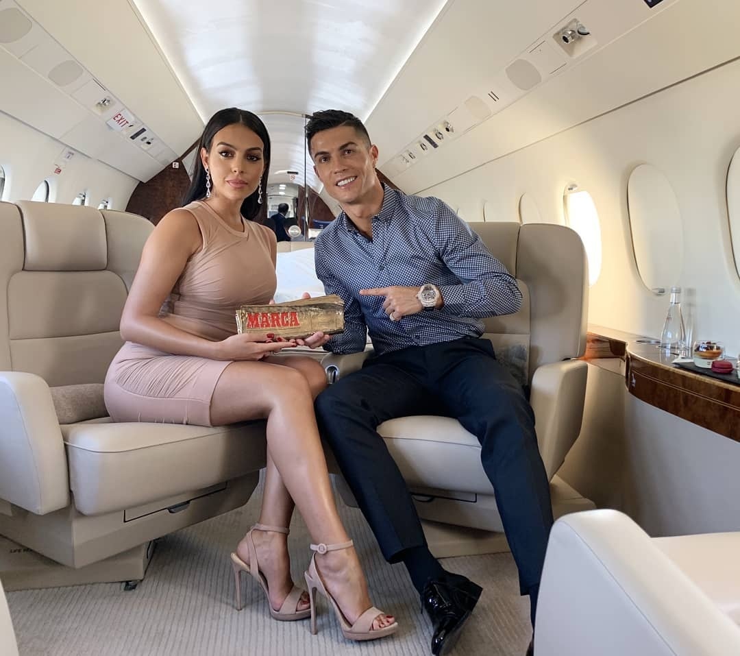 Ronaldo rao bán máy bay riêng ảnh 3 Ronaldo rao ban may bay rieng anh 3