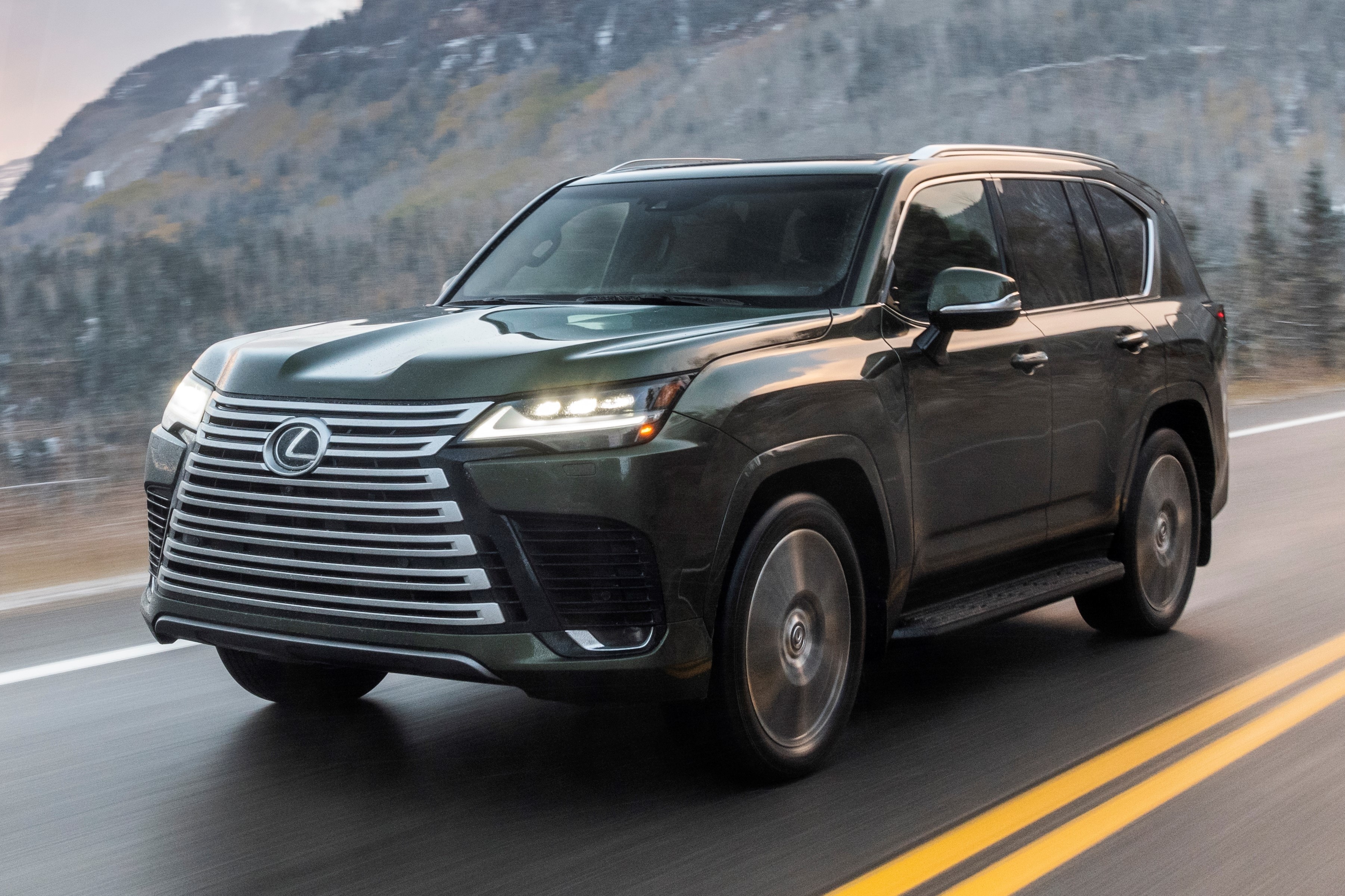 Toyota, Lexus ngung nhan dat hang nhieu mau xe trong thang 7 hinh anh