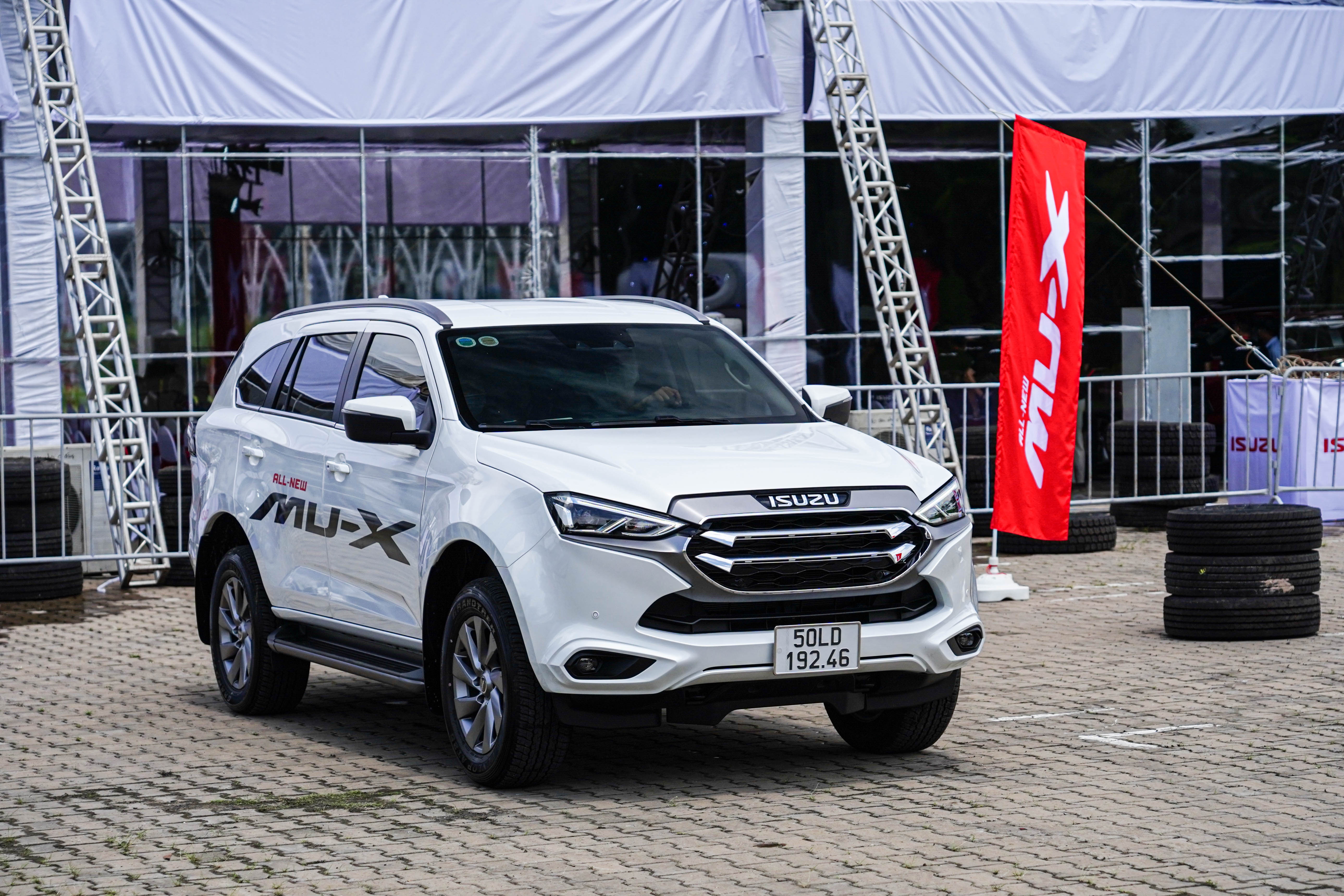 Isuzu mu-X 2022 co du suc canh tranh trong nhom SUV 7 cho? anh 2