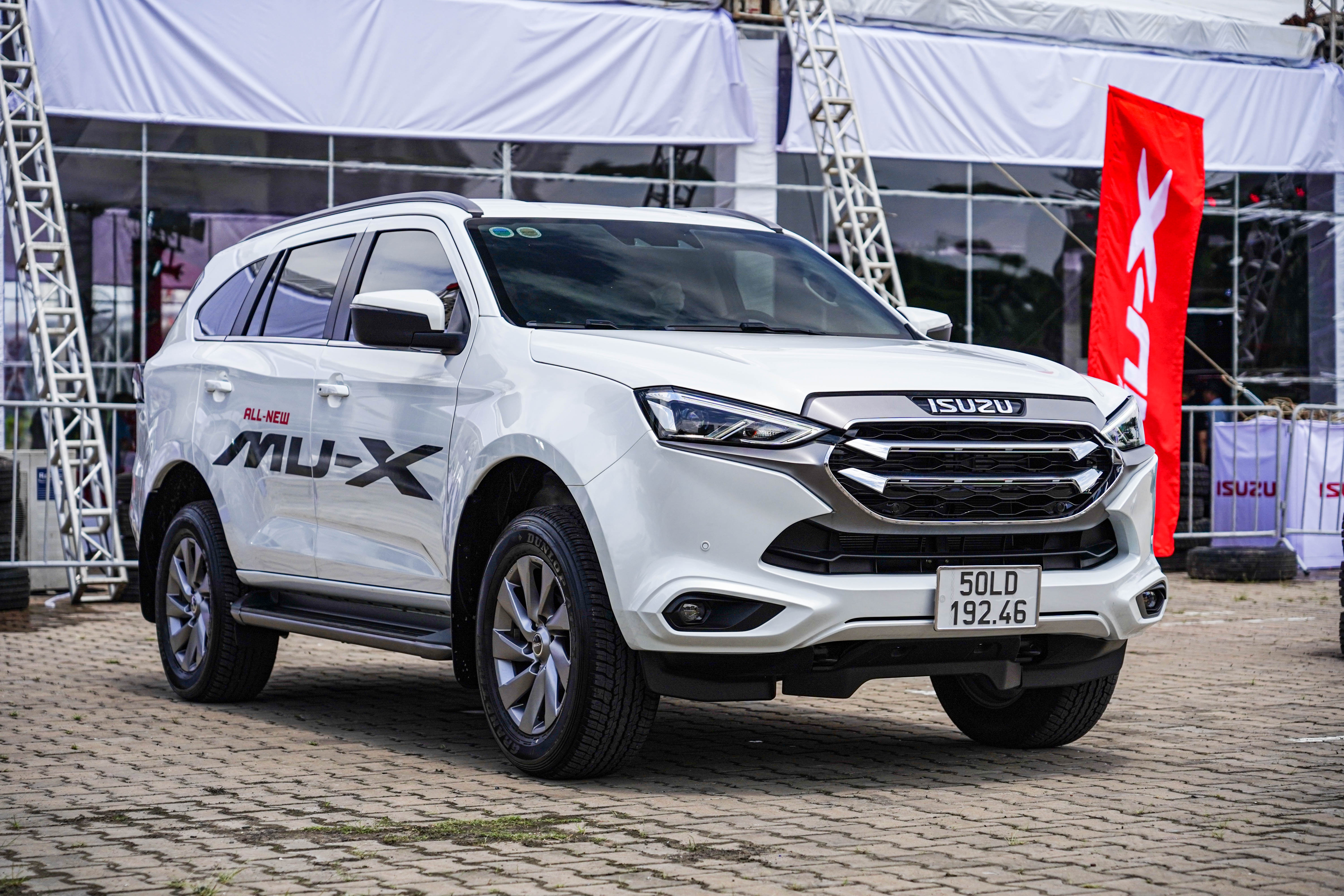 Isuzu mu-X 2022 co du suc canh tranh trong nhom SUV 7 cho? anh 1