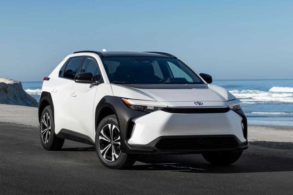 Banh xe Toyota bZ4X co the roi ra khi dang chay hinh anh