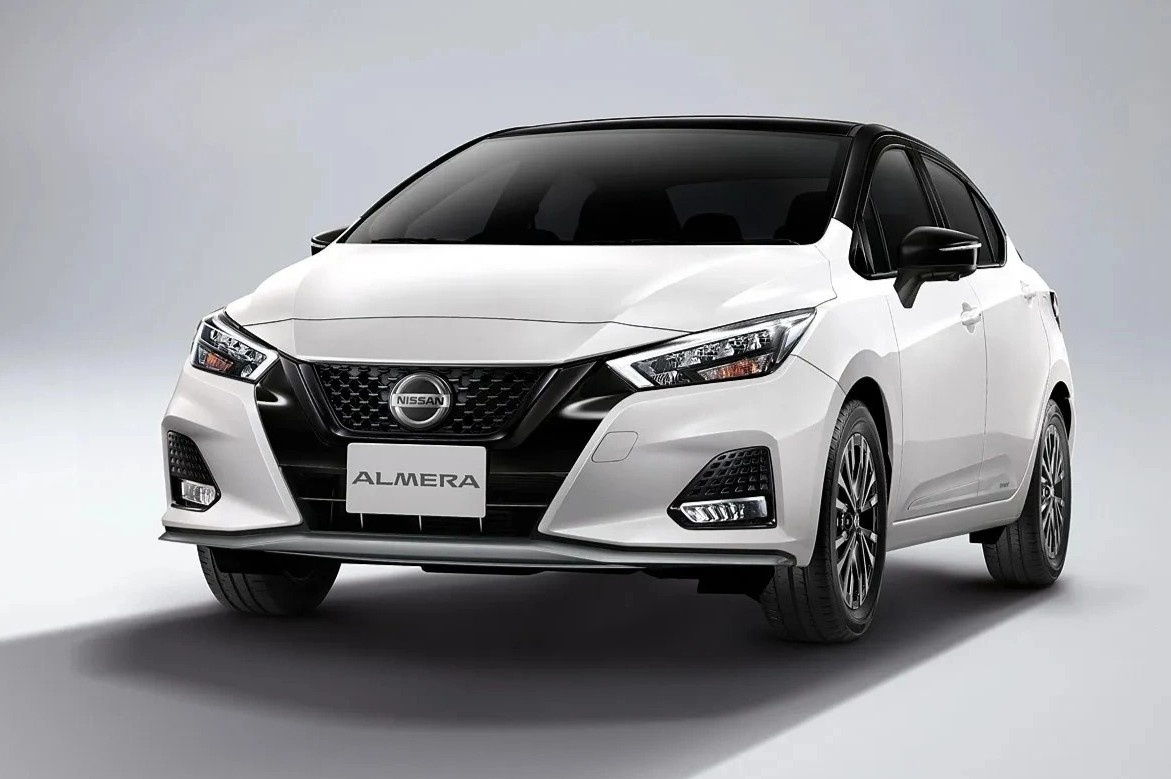 Nissan Almera phien ban dac biet ra mat, gioi han 300 chiec hinh anh
