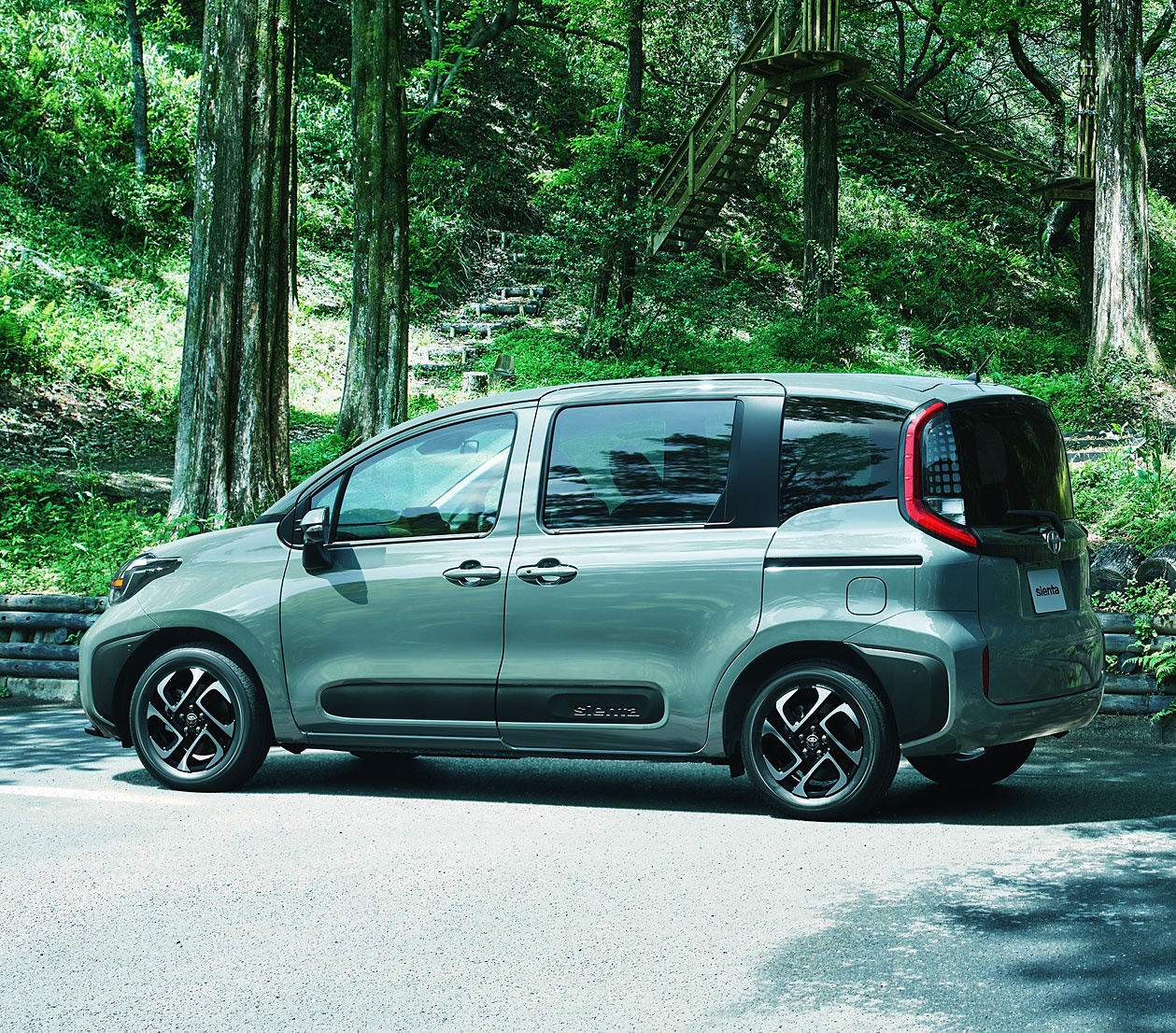 Toyota Sienta 2022 ra mat anh 2