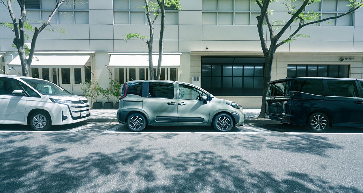 Toyota Sienta 2022 ra mat anh 3