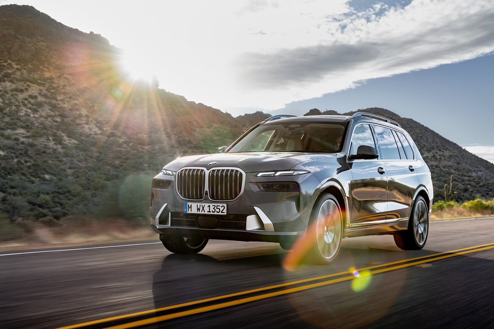 BMW X7 2023 - tu tranh cai den tham vong lam 'vua' nhom SUV hang sang hinh anh