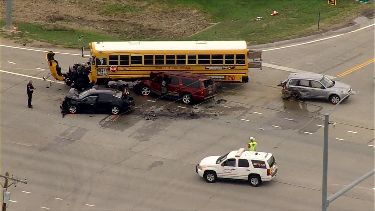 Co be 13 tuoi lai oto gay tai nan lien hoan tren cao toc hinh anh