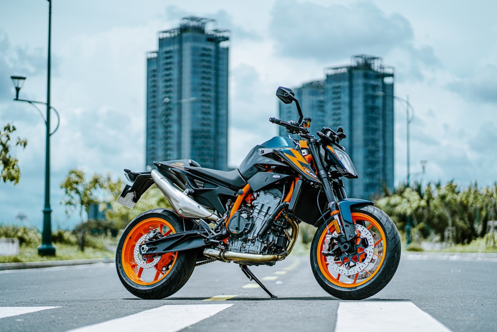 Chi tiet KTM 890 Duke R 2022 - nakedbike dat nhat phan khuc hinh anh