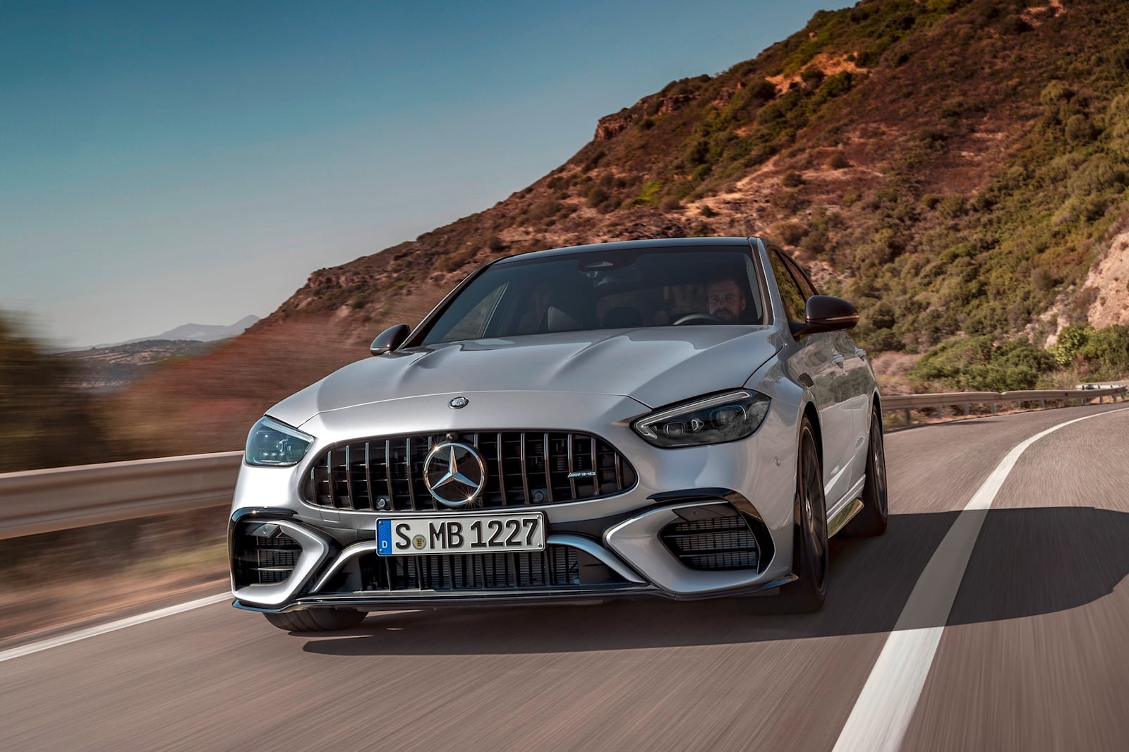 Mercedes C63 vs BMW M3 anh 19