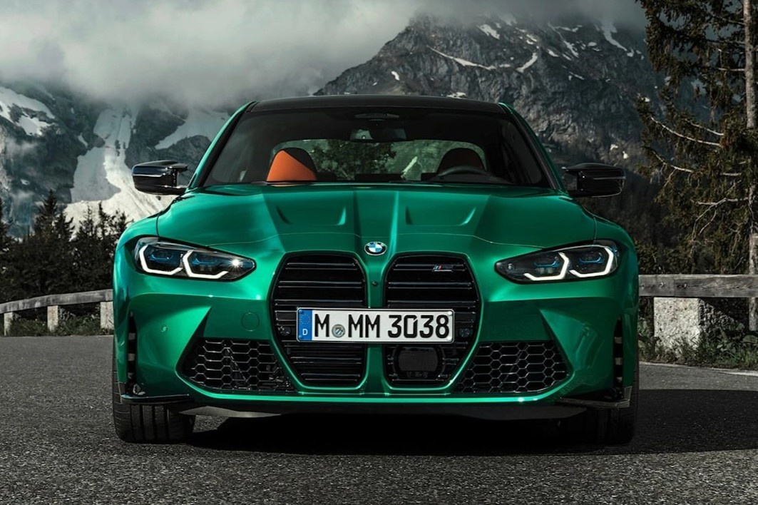 Mercedes C63 vs BMW M3 anh 2