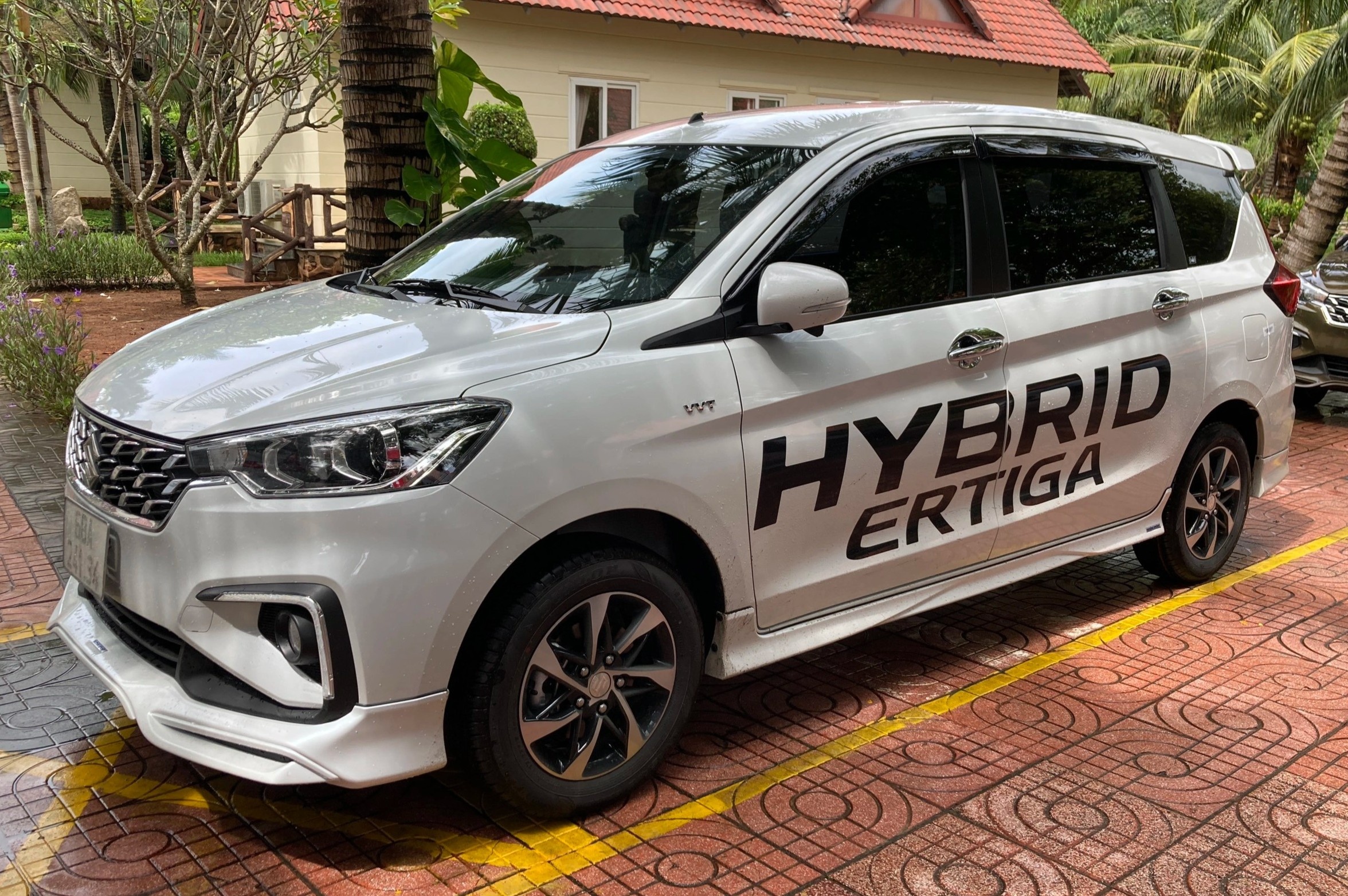 Suzuki Ertiga khong de canh tranh du co dong co hybrid hinh anh