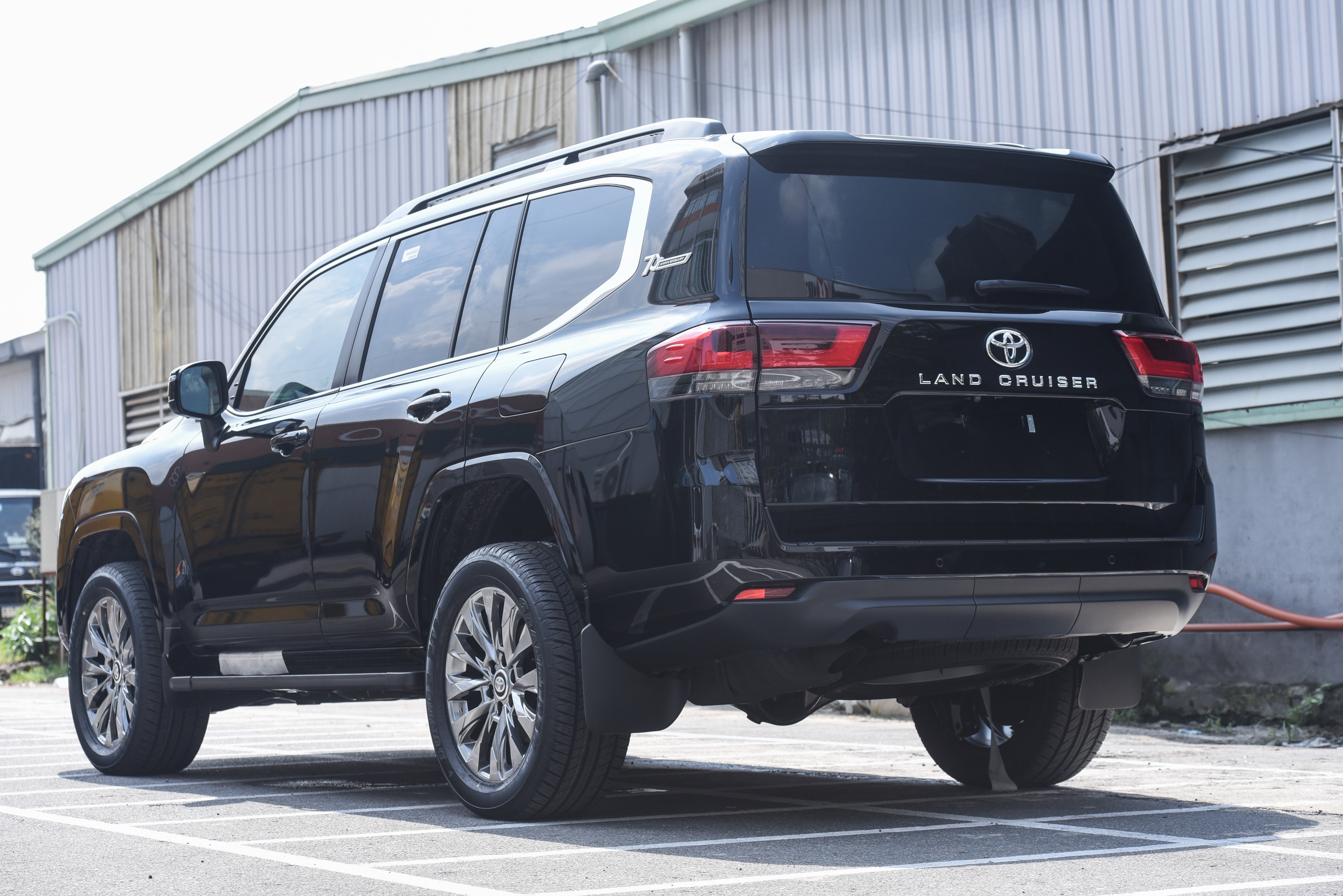 Toyota Land Cruiser tang gia anh 1
