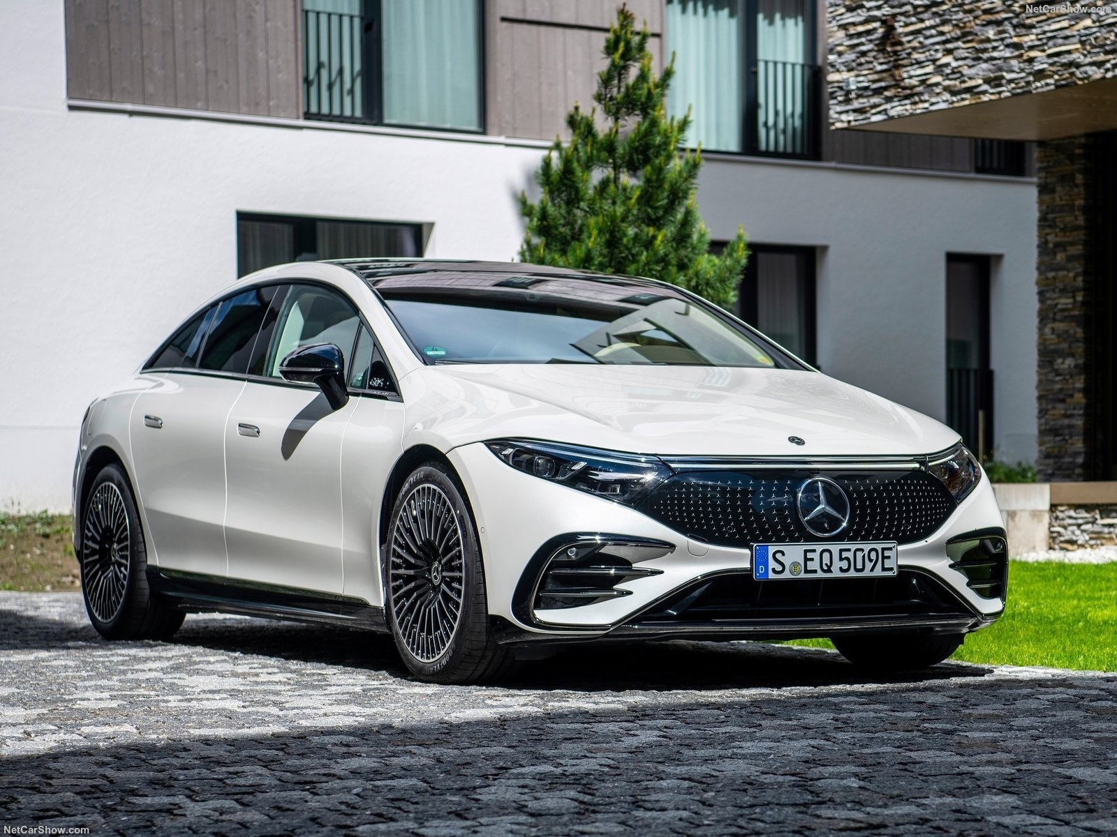 Oto ra mat thang 10 anh 3