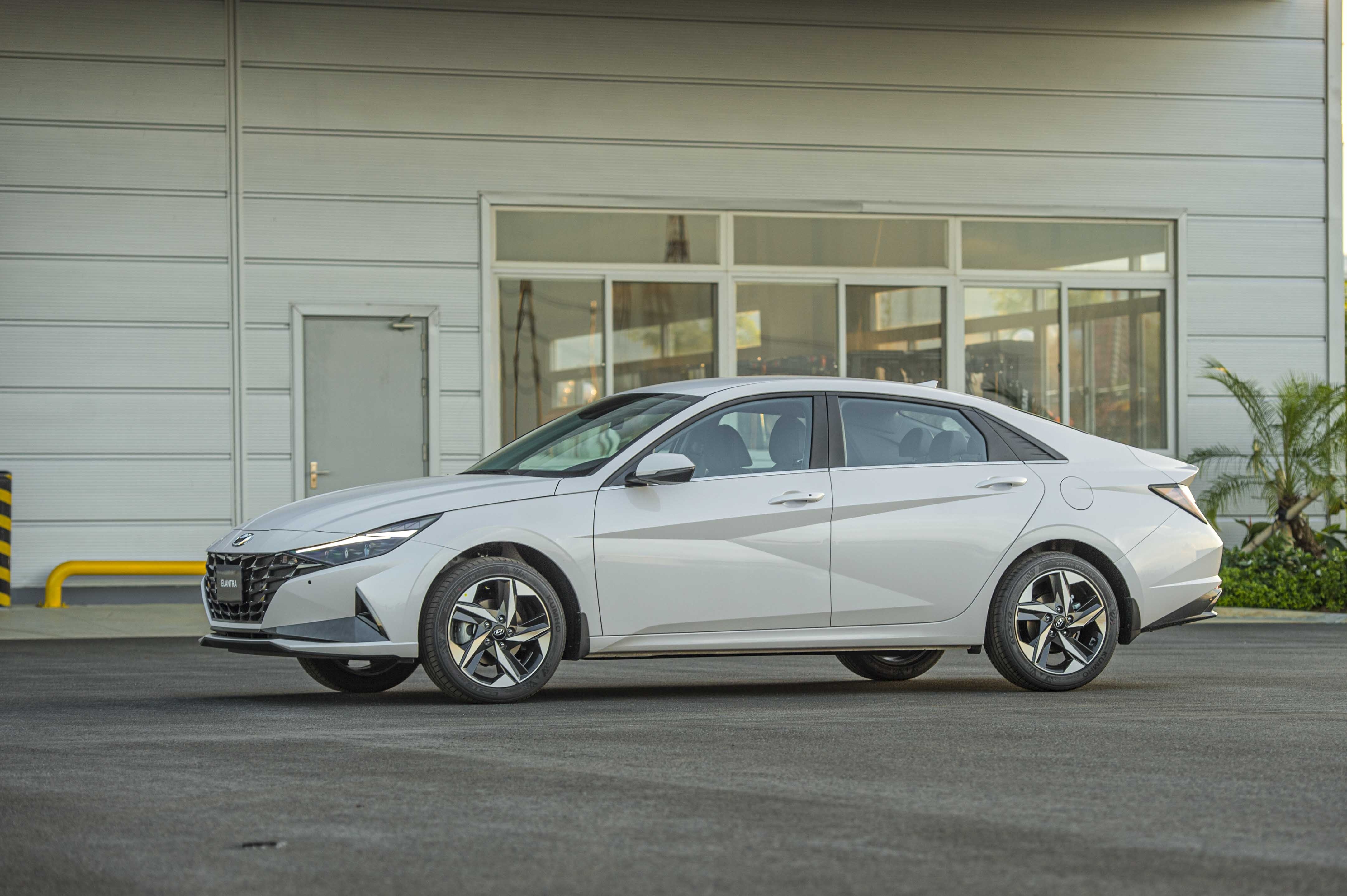 Chi tiet Hyundai Elantra 2023 anh 50