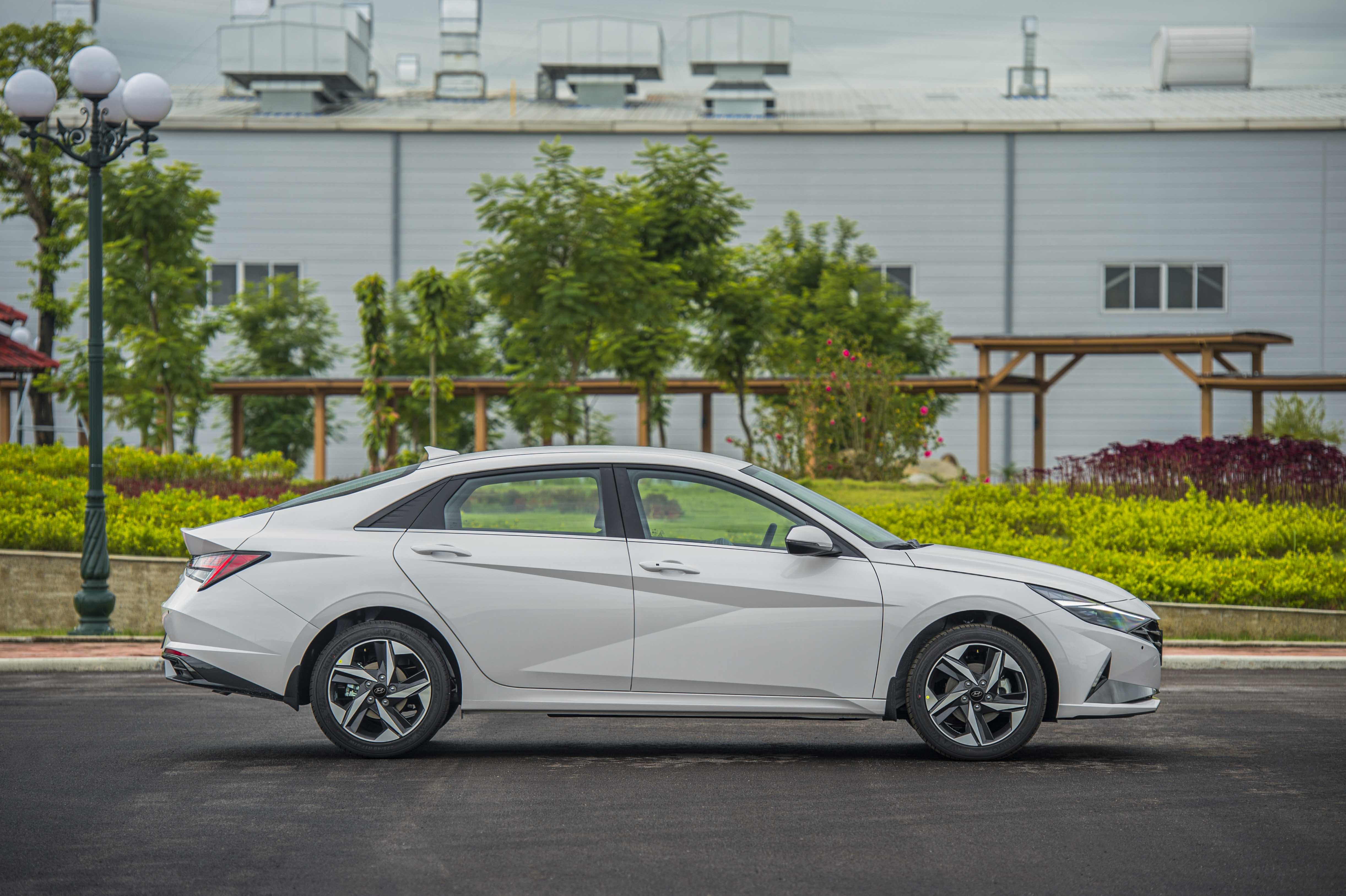 Chi tiet Hyundai Elantra 2023 anh 11