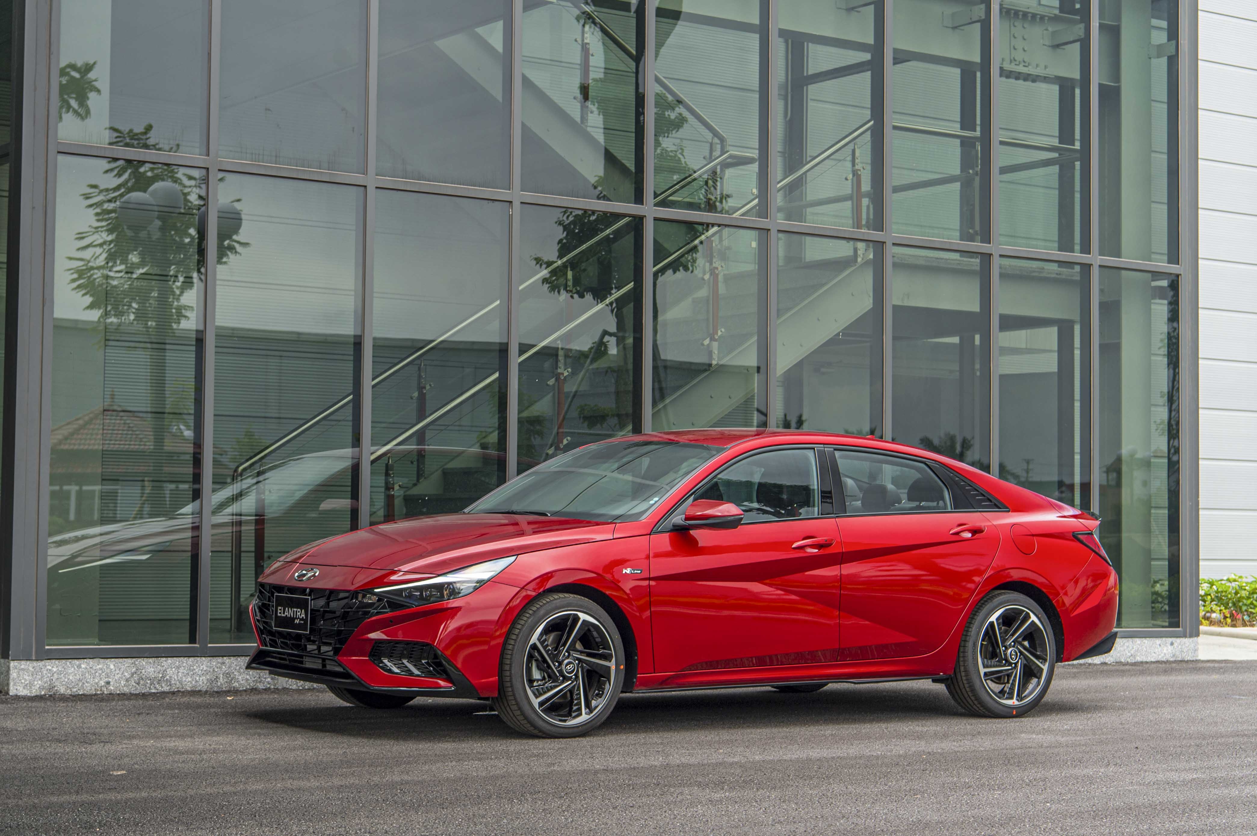 Hyundai Elantra ban tai Viet Nam gap loi lien quan day dai an toan hinh anh