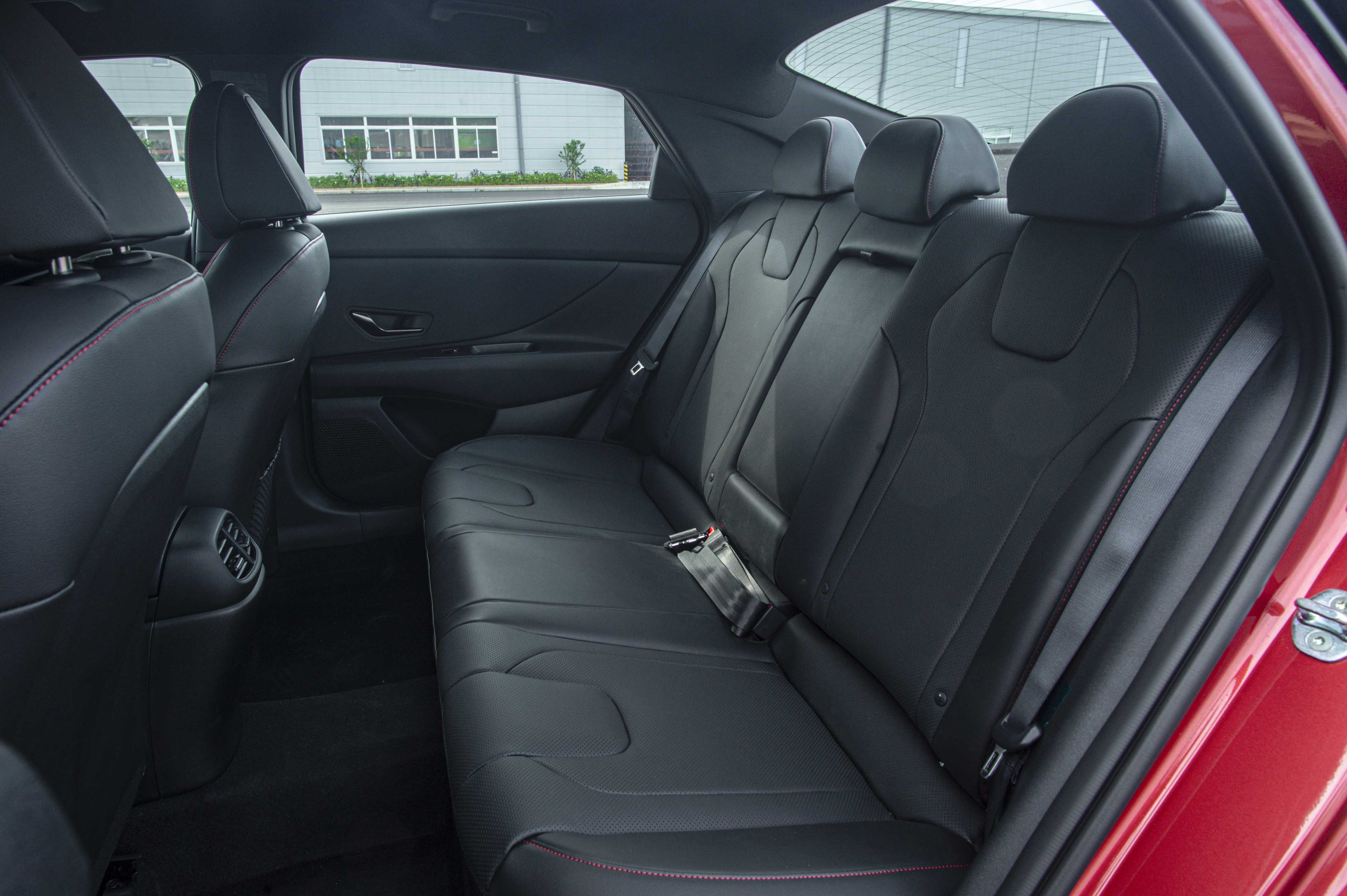 Chi tiet Hyundai Elantra 2023 anh 29