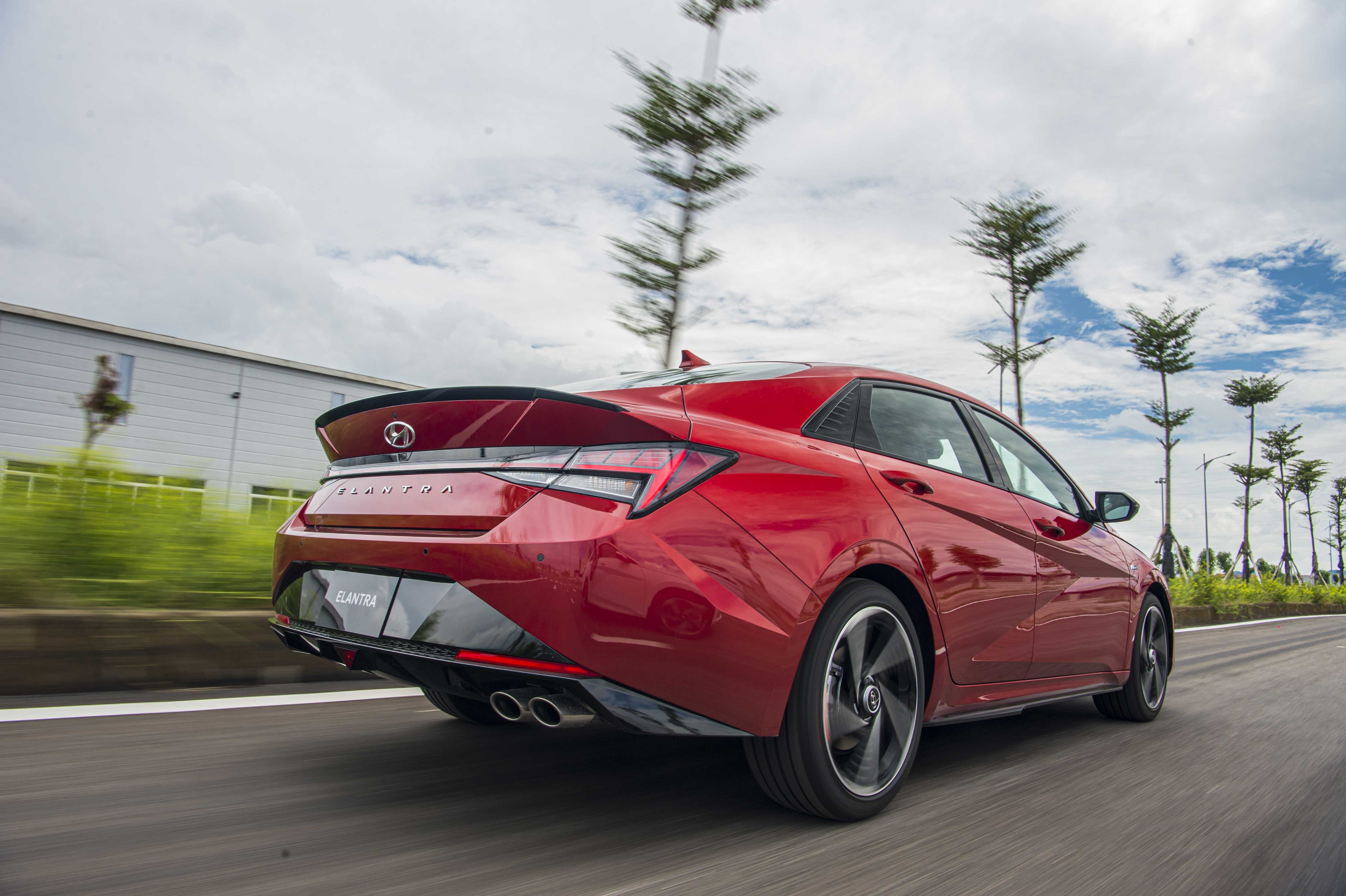 Chi tiet Hyundai Elantra 2023 anh 39