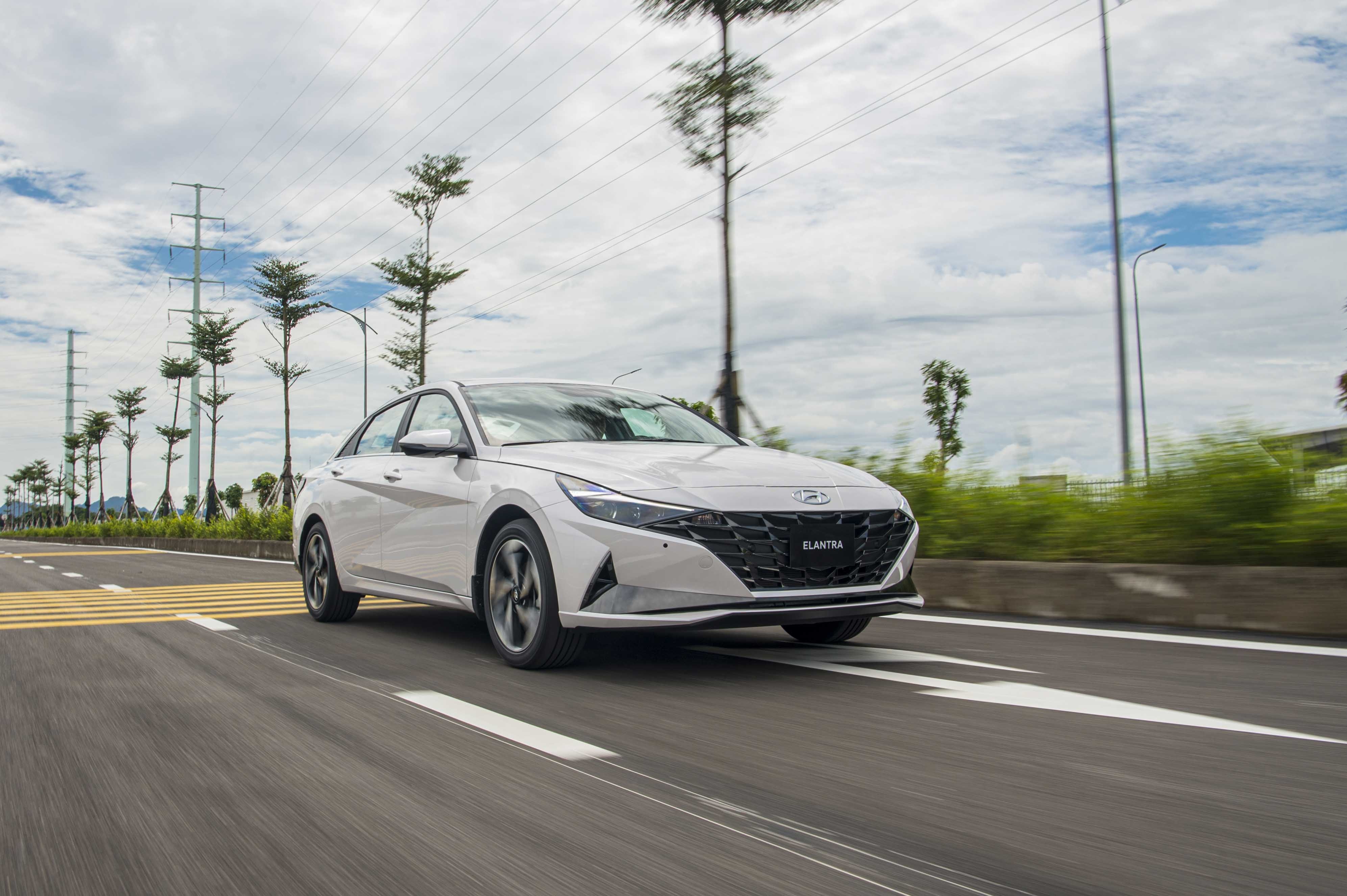 Chi tiet Hyundai Elantra 2023 anh 41