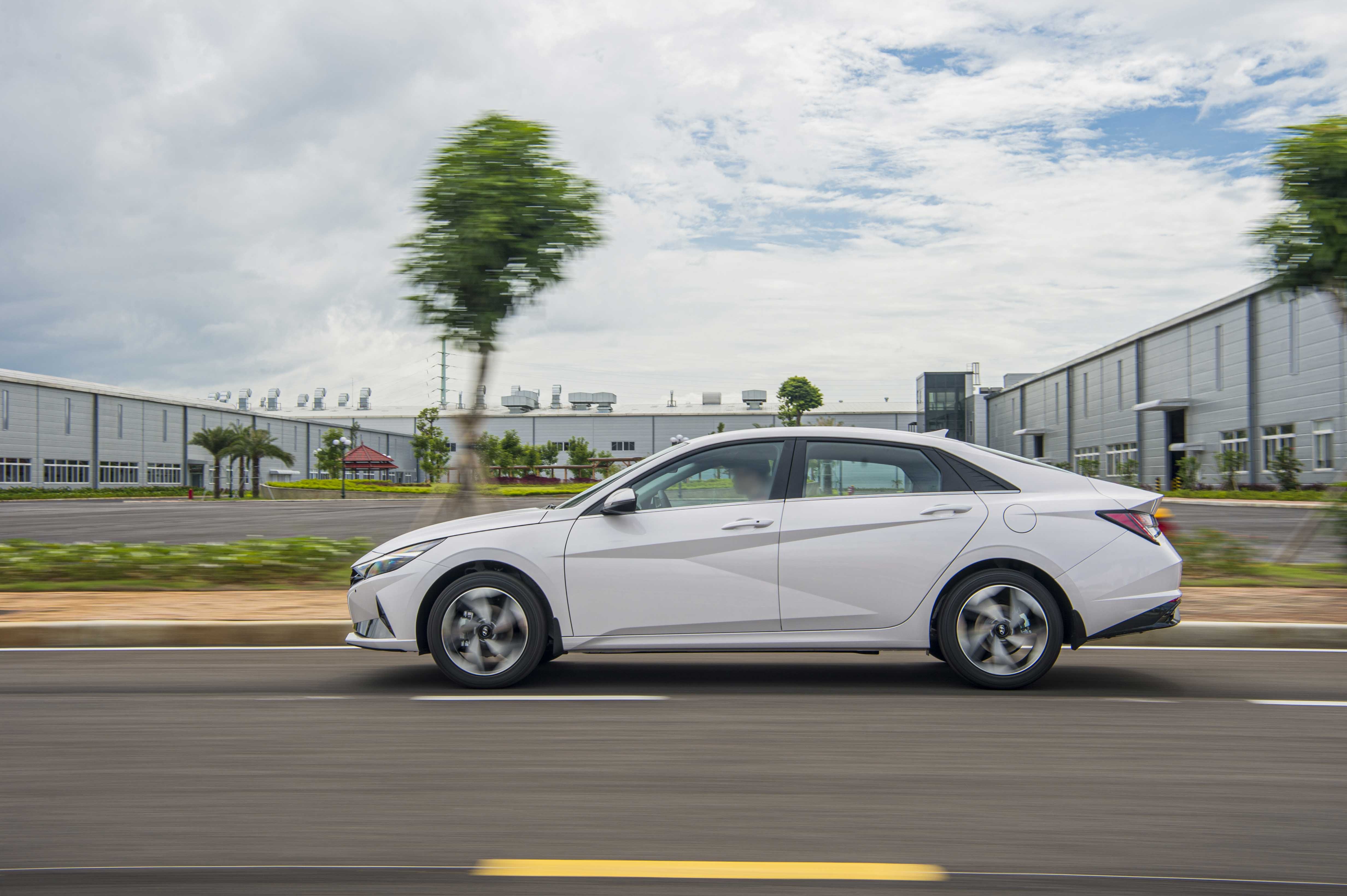 Chi tiet Hyundai Elantra 2023 anh 42