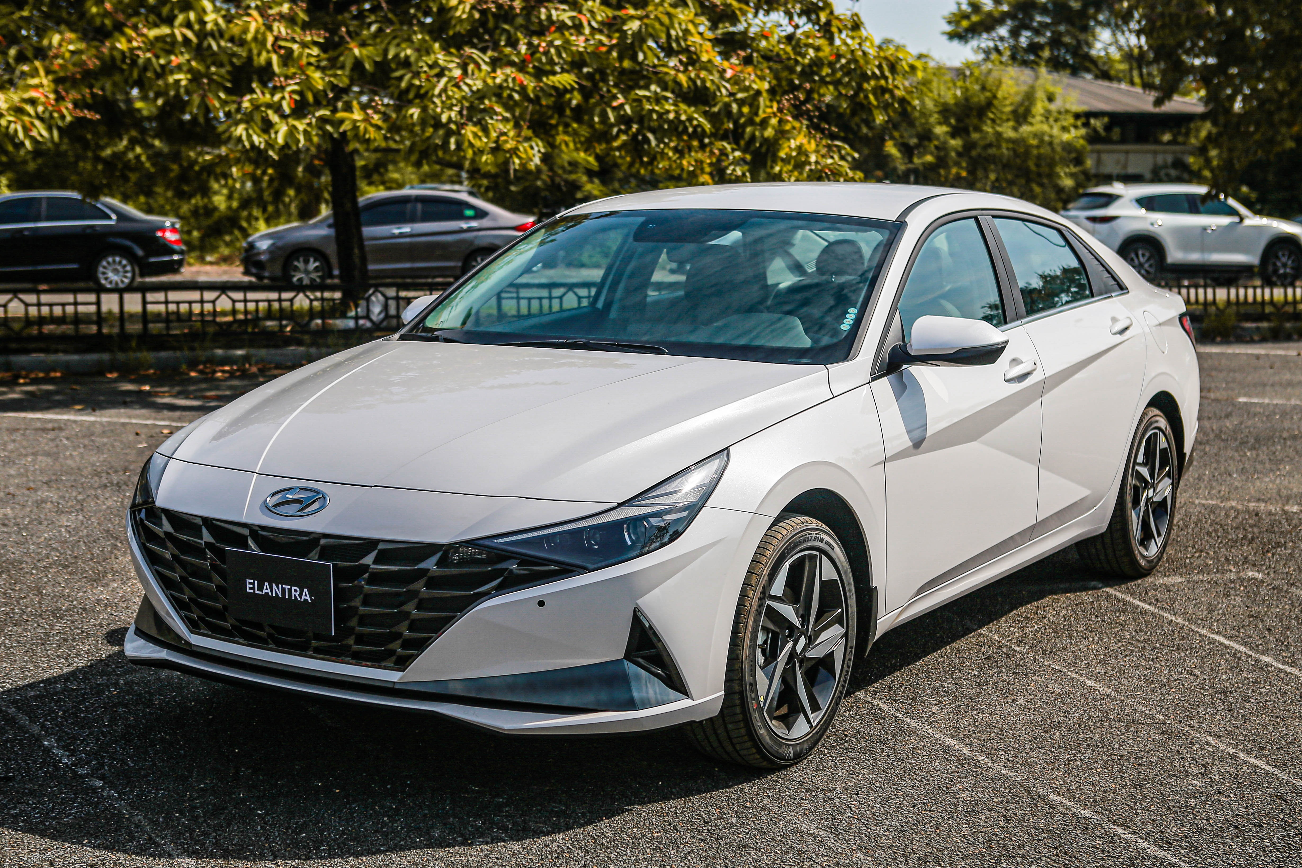 Can canh Hyundai Elantra 2022 gia tu 599 trieu dong hinh anh