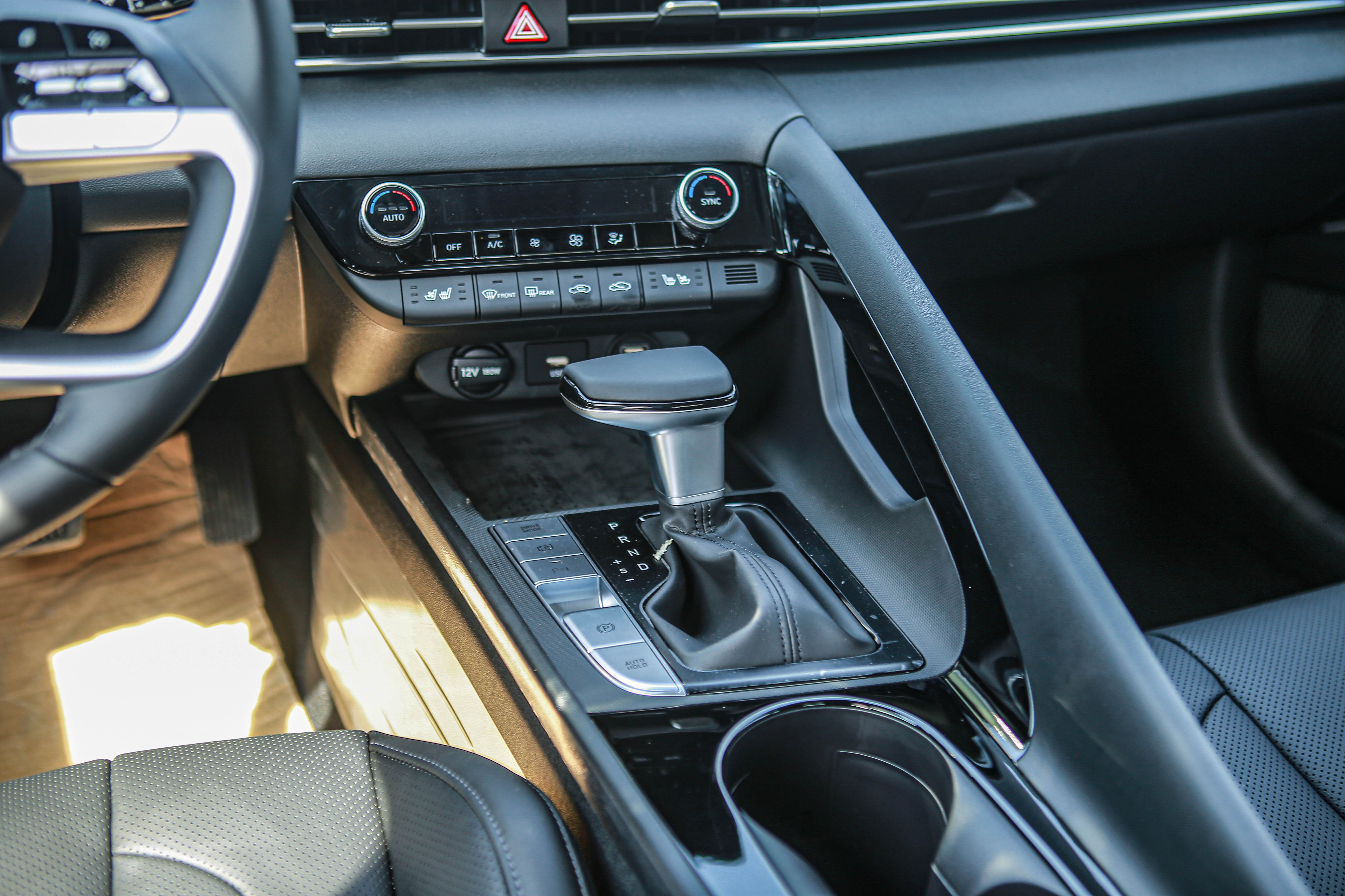 Chi tiet Hyundai Elantra 2023 anh 23