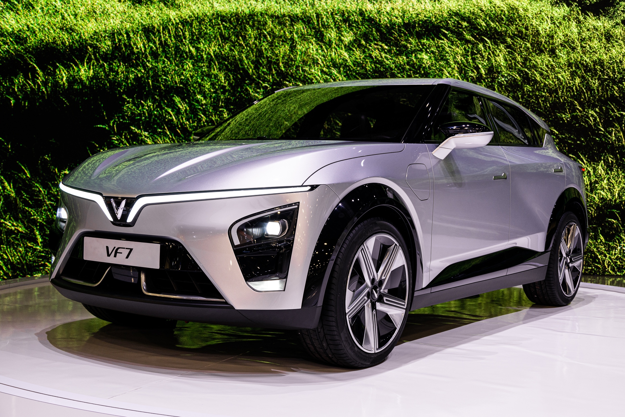 Loat SUV dien duoc ra mat tai Paris Motor Show 2022 hinh anh