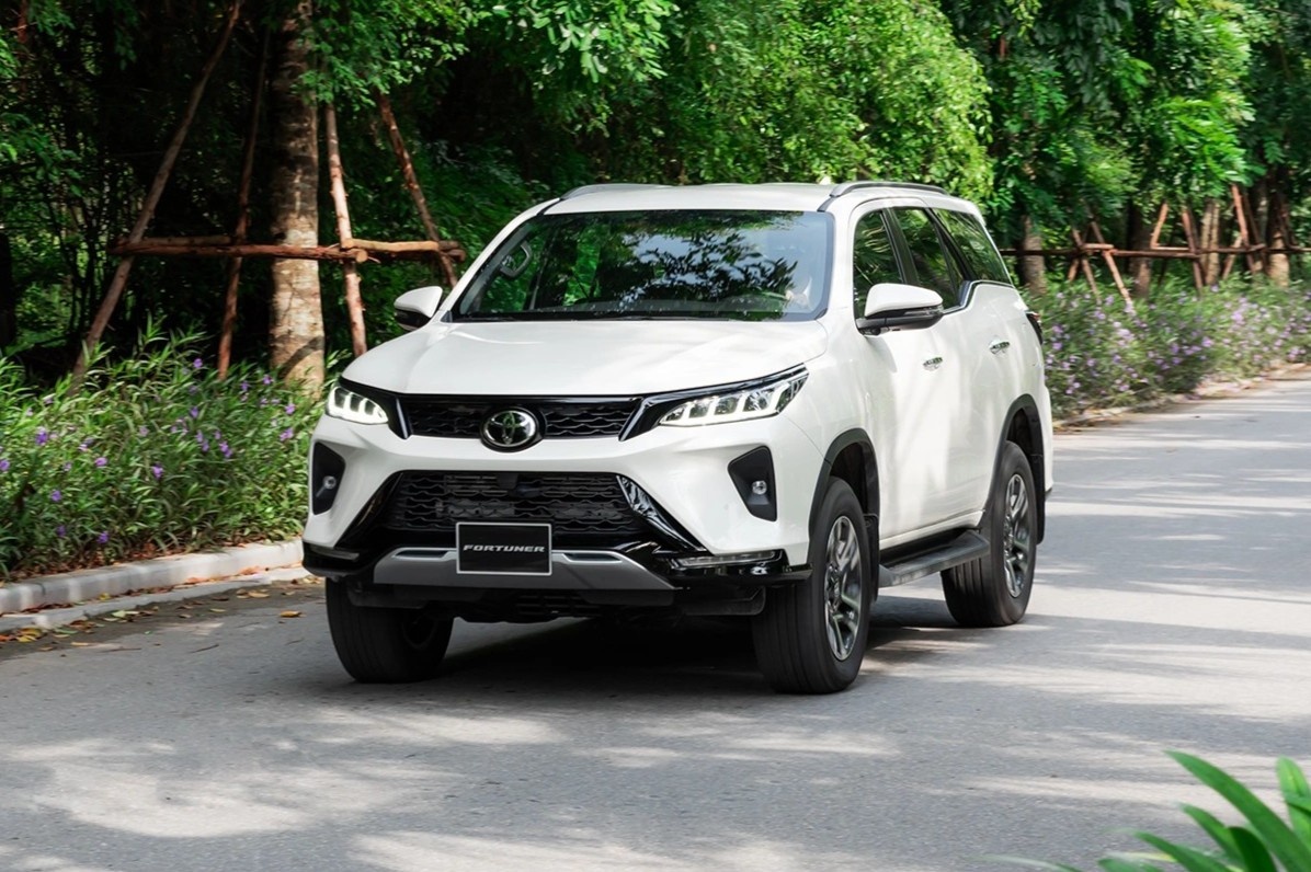 Toyota Fortuner ban nang cap ra mat, tang gia ban toi 42 trieu dong hinh anh