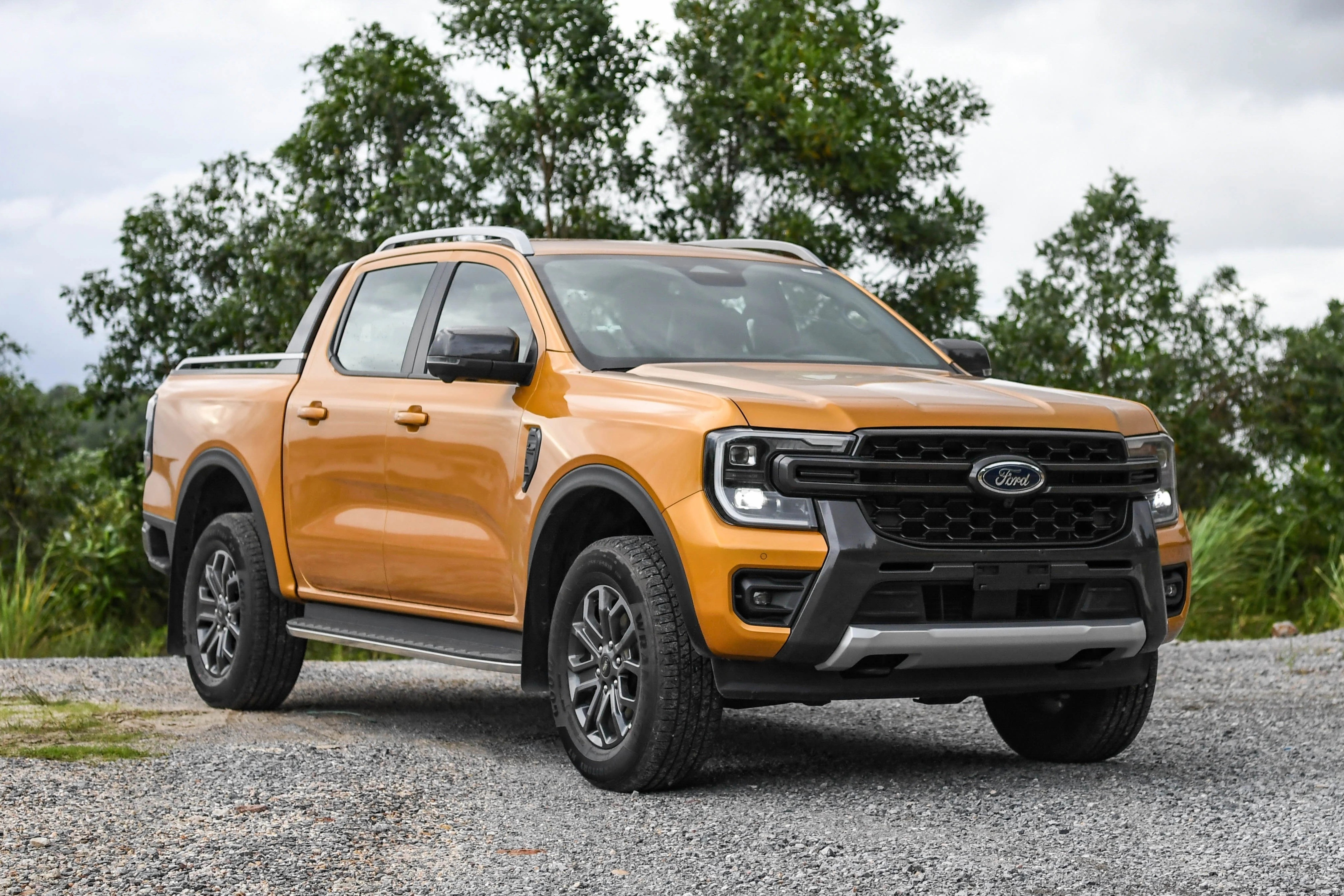 10 oto ban chay nhat thang 10: Ford Ranger len dinh bang hinh anh