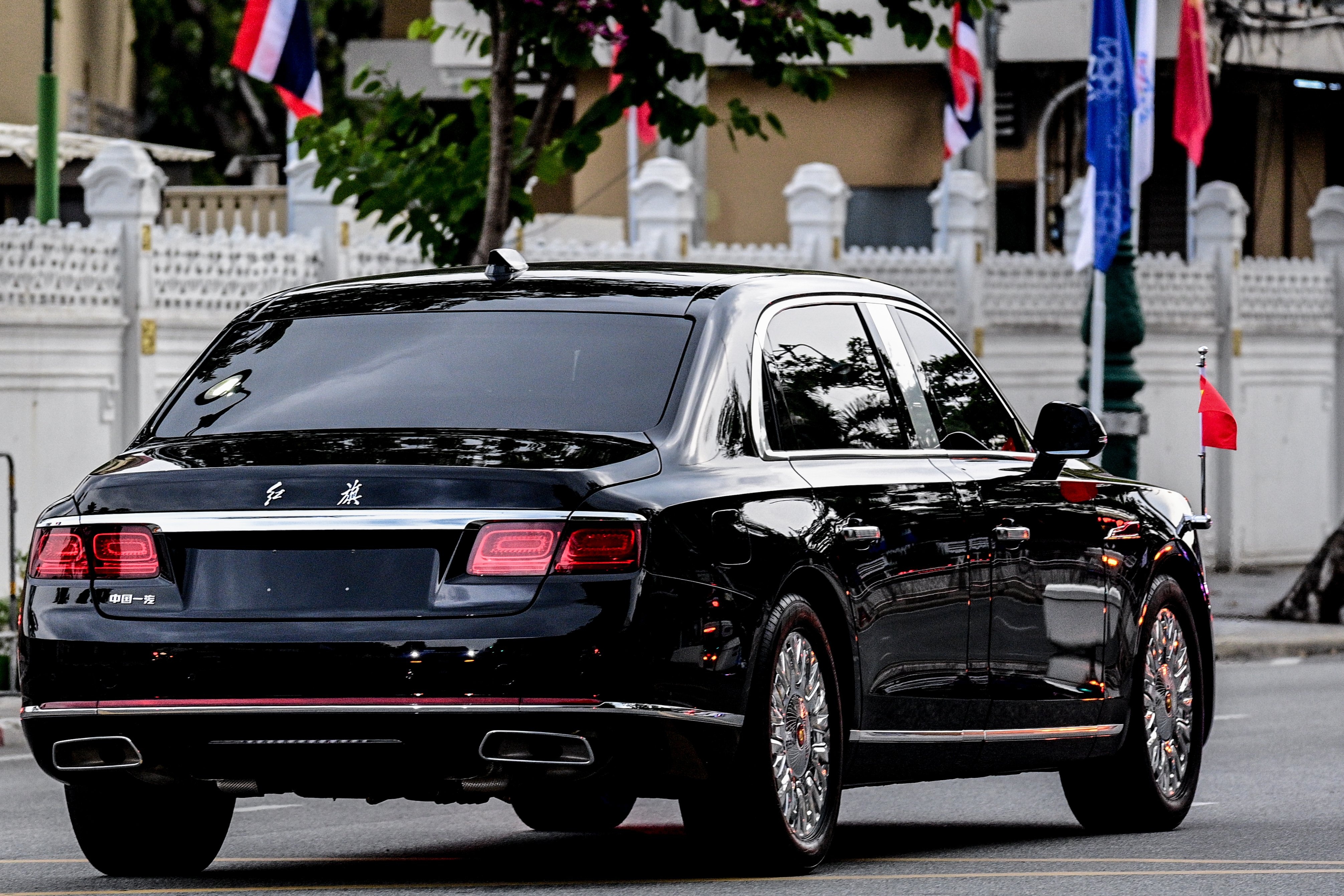 Chiec limousine cua ong Tap anh 5