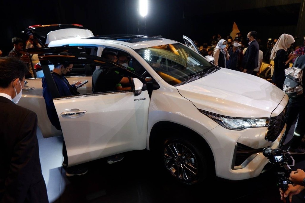 Toyota Innova moi ra mat anh 2