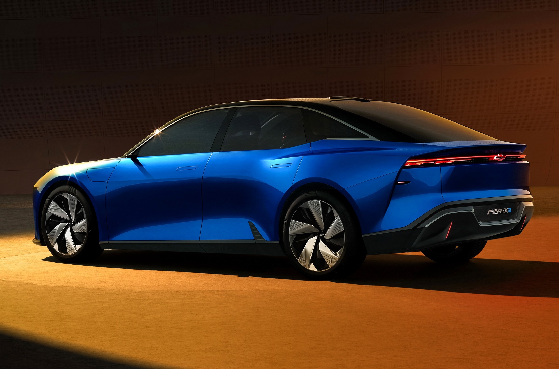 Chevrolet ra mat sedan dien anh 4