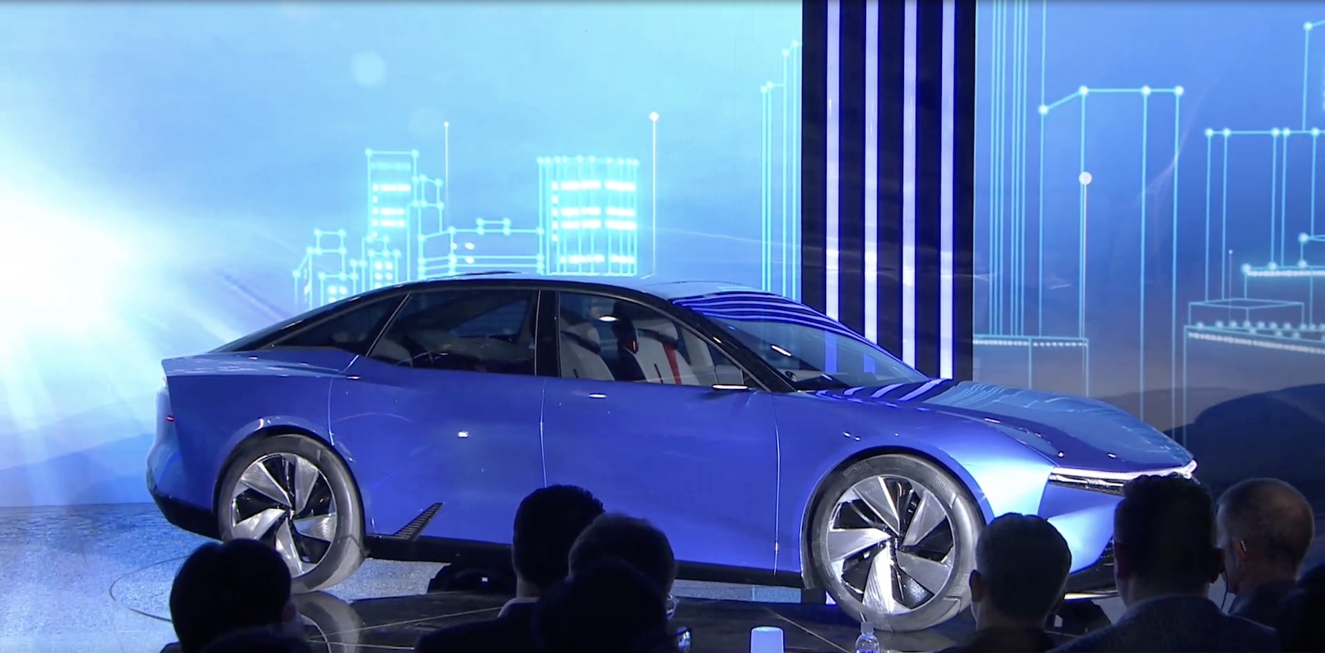 Chevrolet ra mat sedan dien anh 3