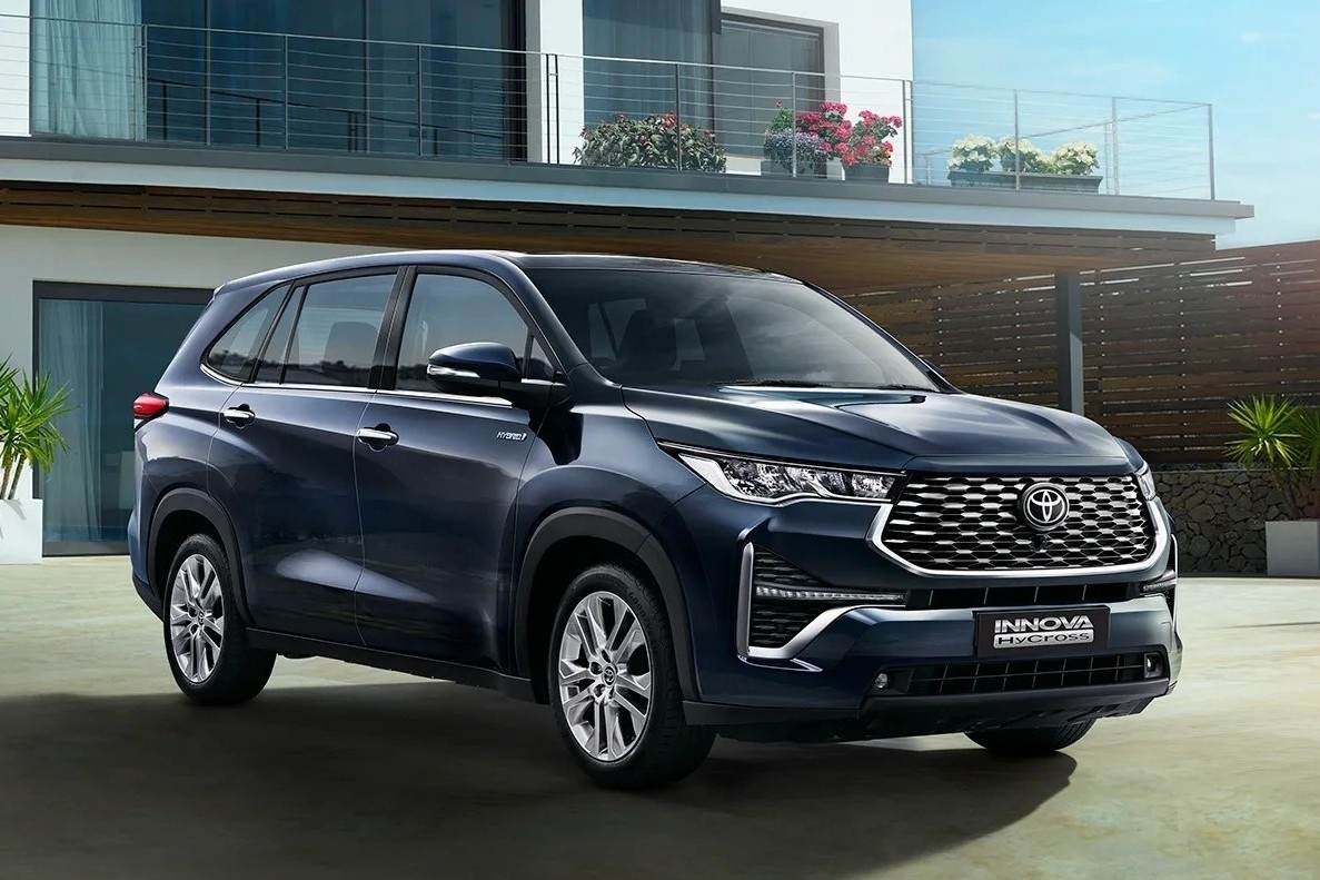 Toyota Innova 2023 ra mat tai An Do, cao cap hon ban tai Indonesia hinh anh