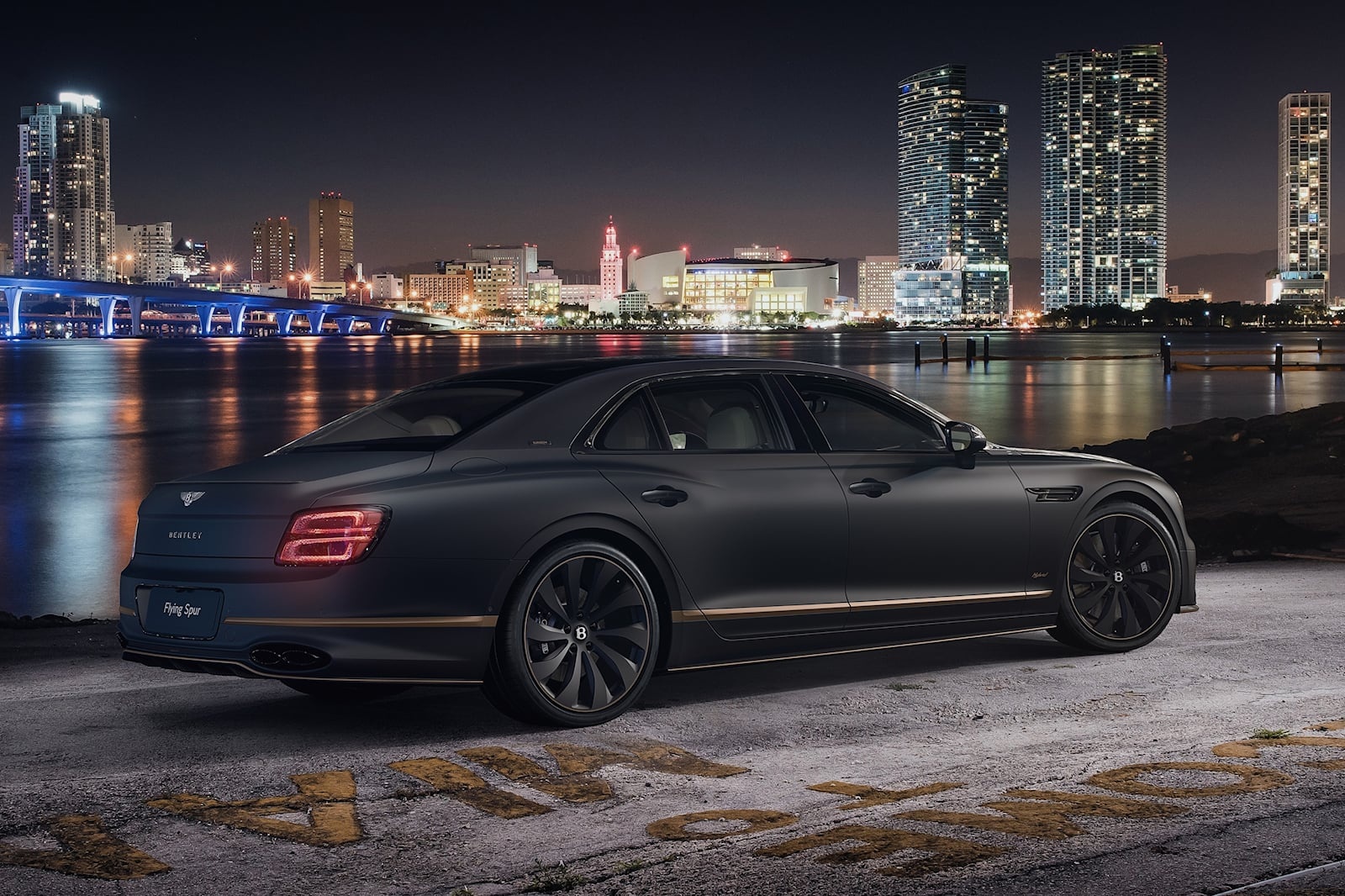 Bentley Flying Spur dac biet anh 12