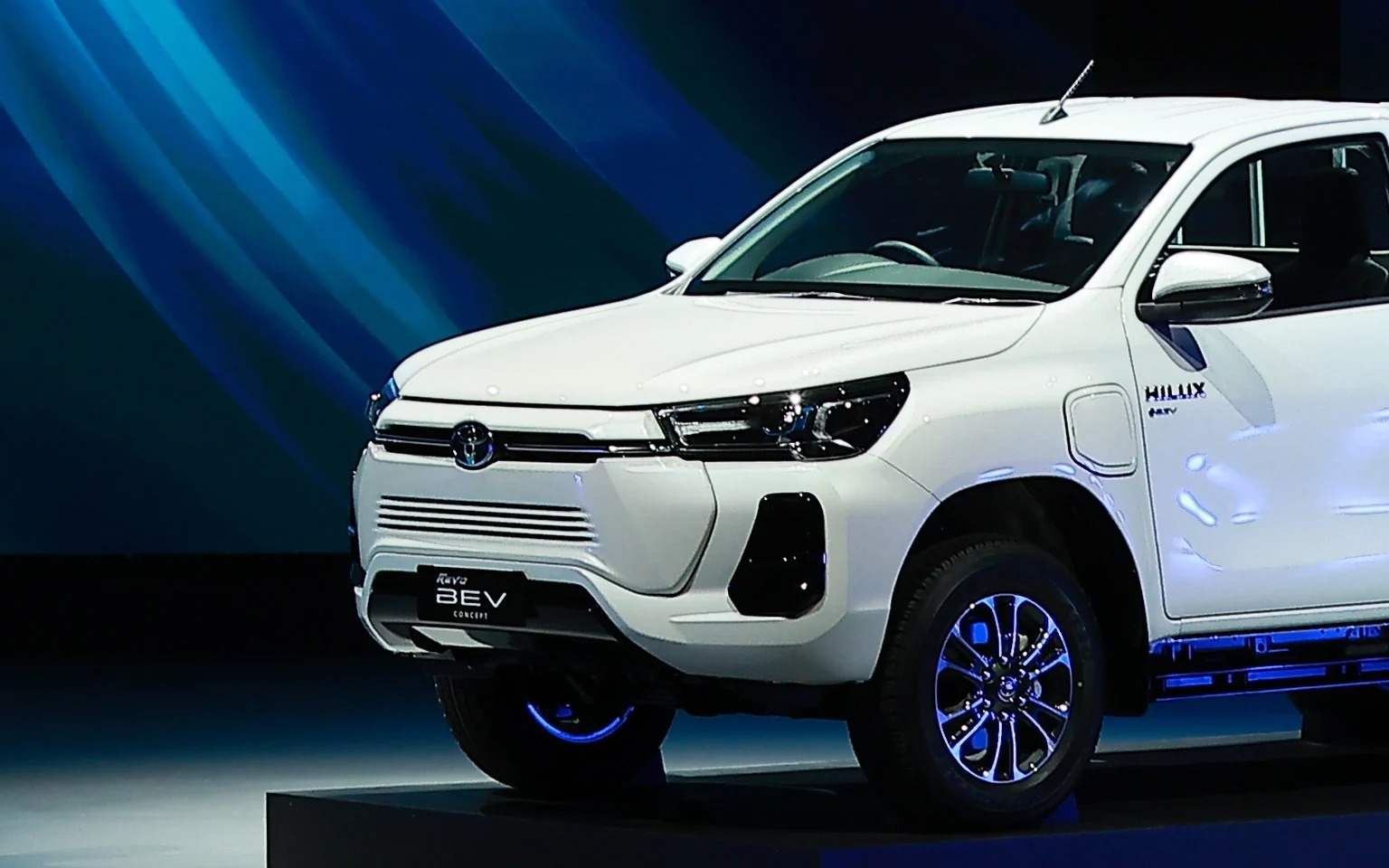 Toyota Hilux chay dien anh 3