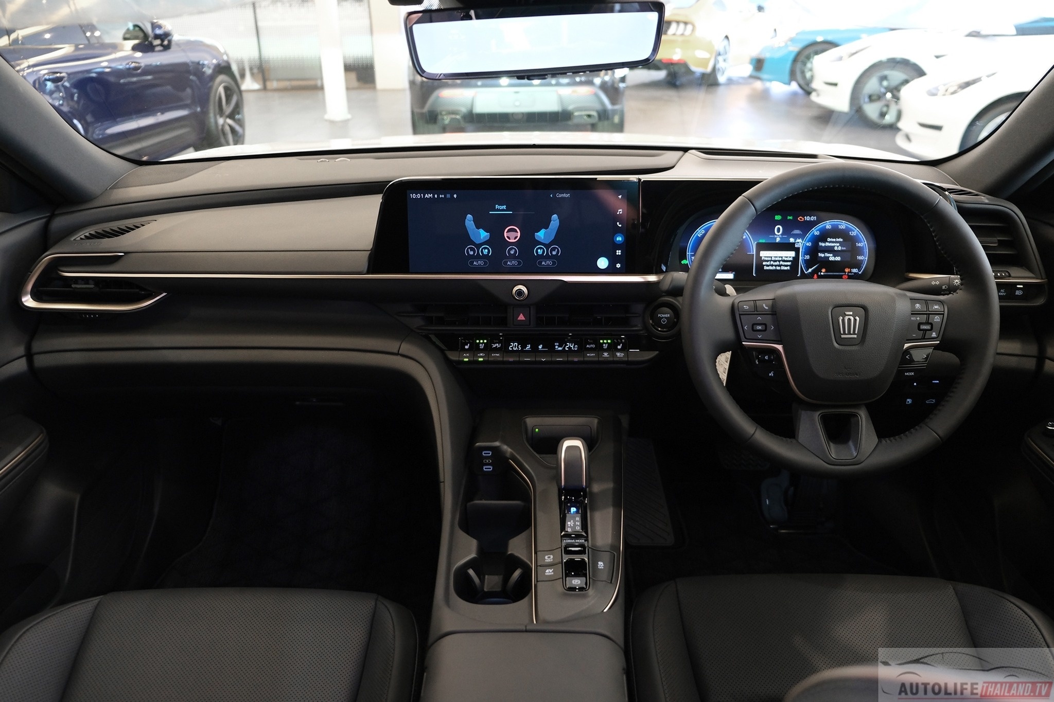 Toyota Crown tai Thai Lan anh 10