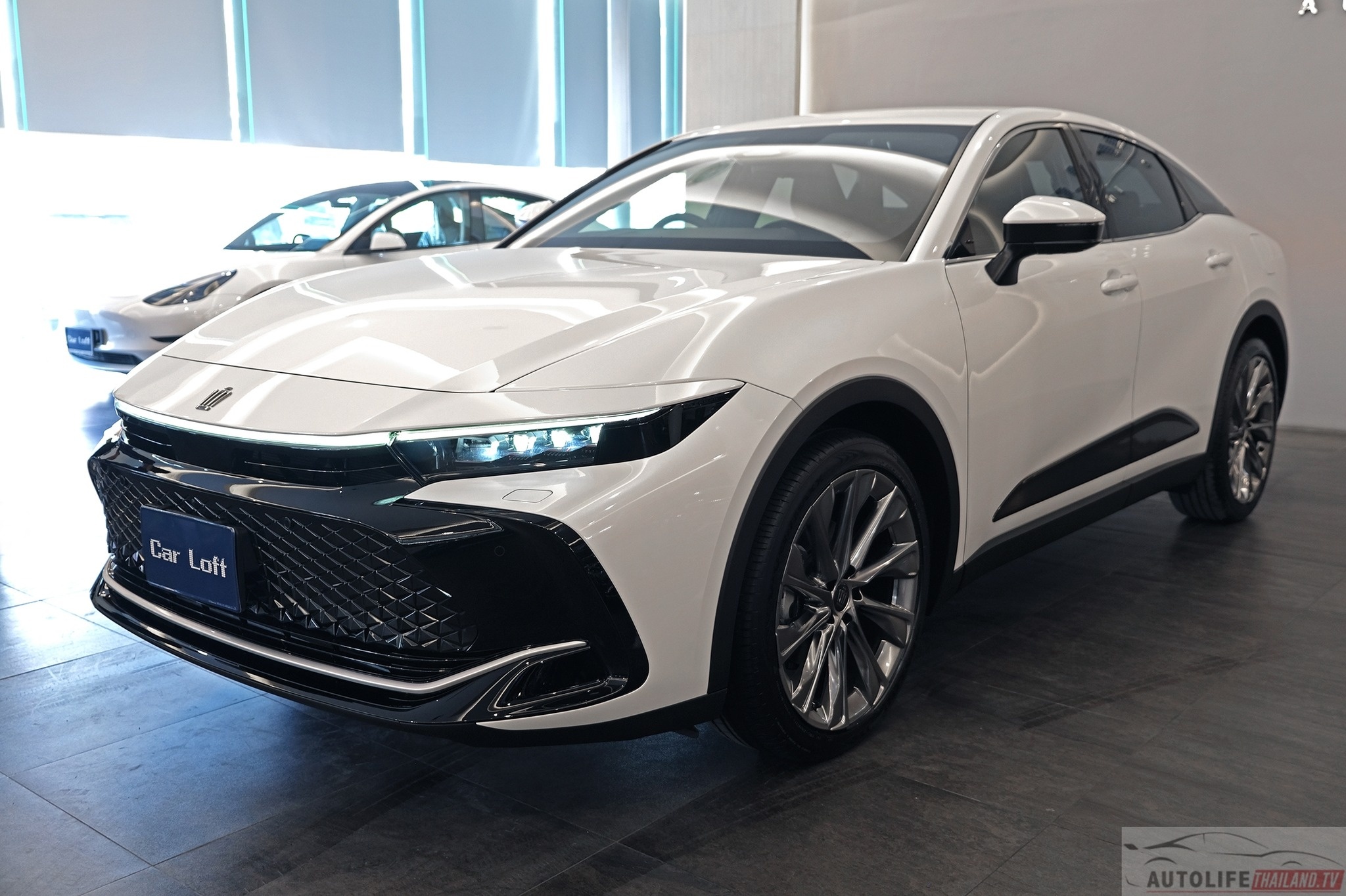 Toyota Crown tai Thai Lan anh 1