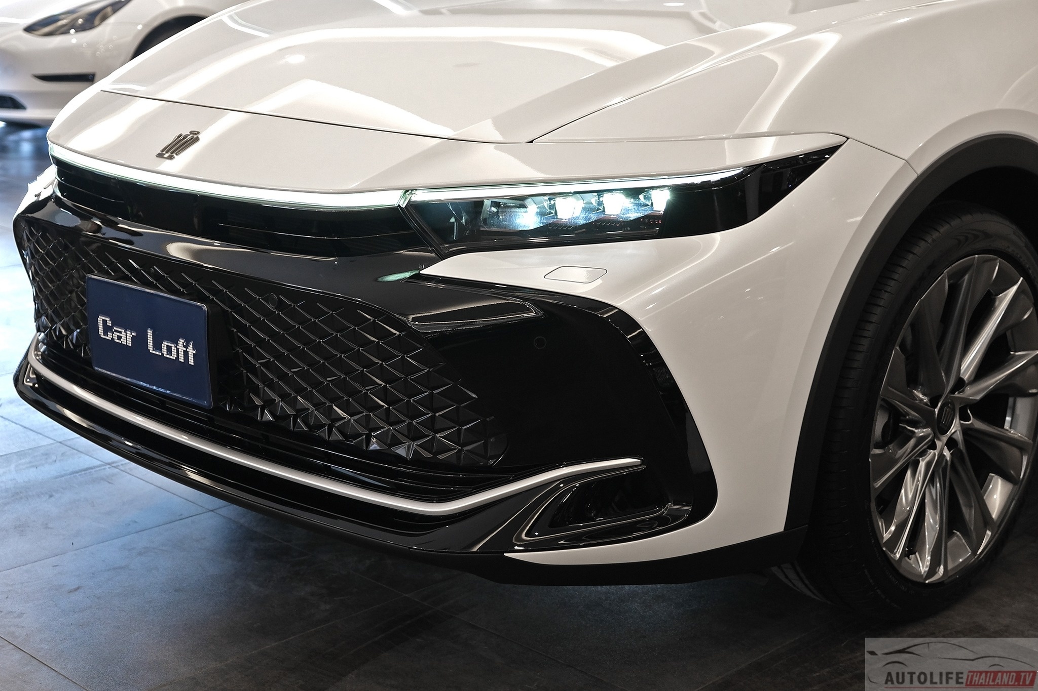 Toyota Crown tai Thai Lan anh 7