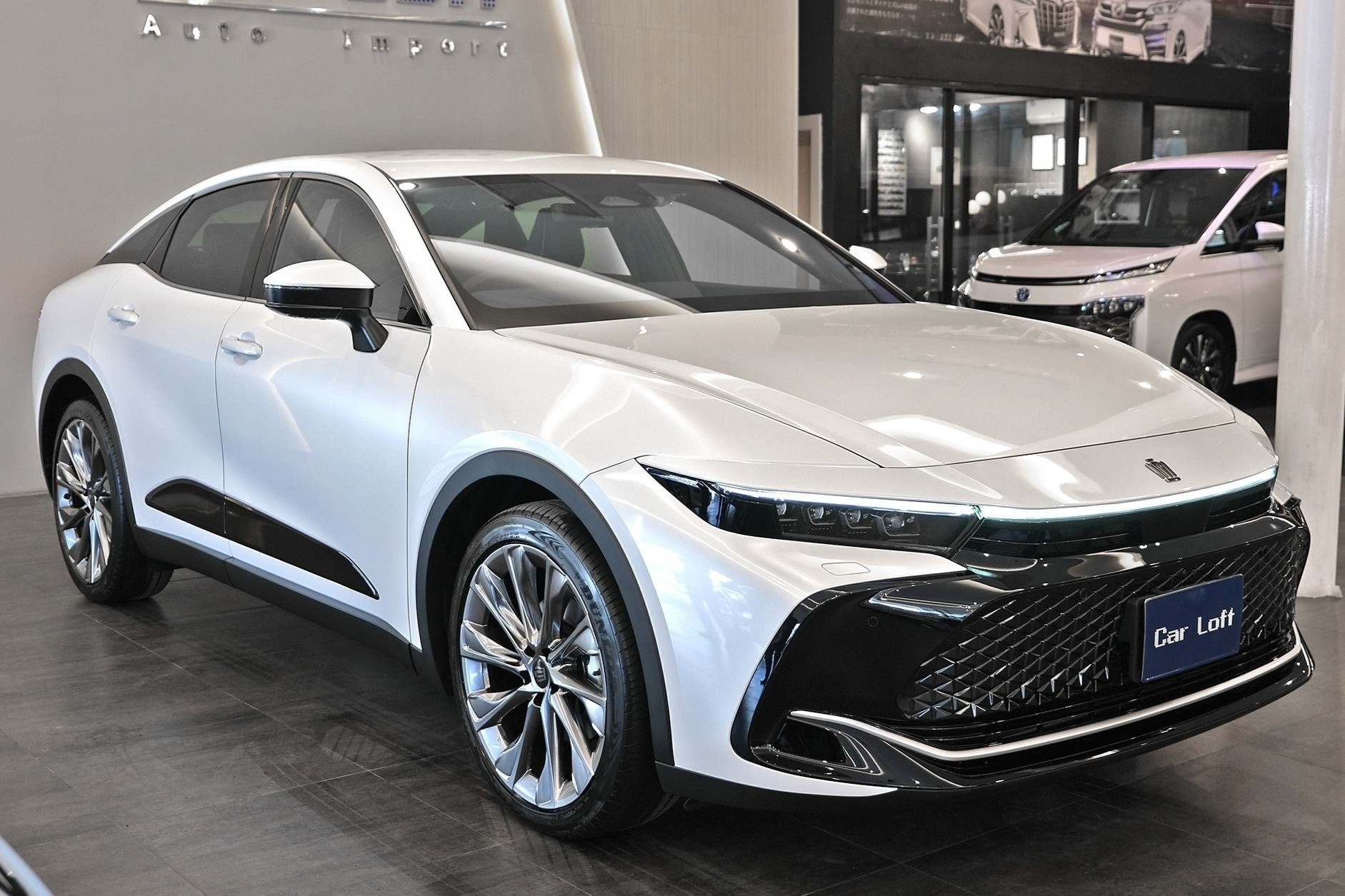 Chi tiet Toyota Crown 2023 duoc ban tai thi truong Thai Lan hinh anh