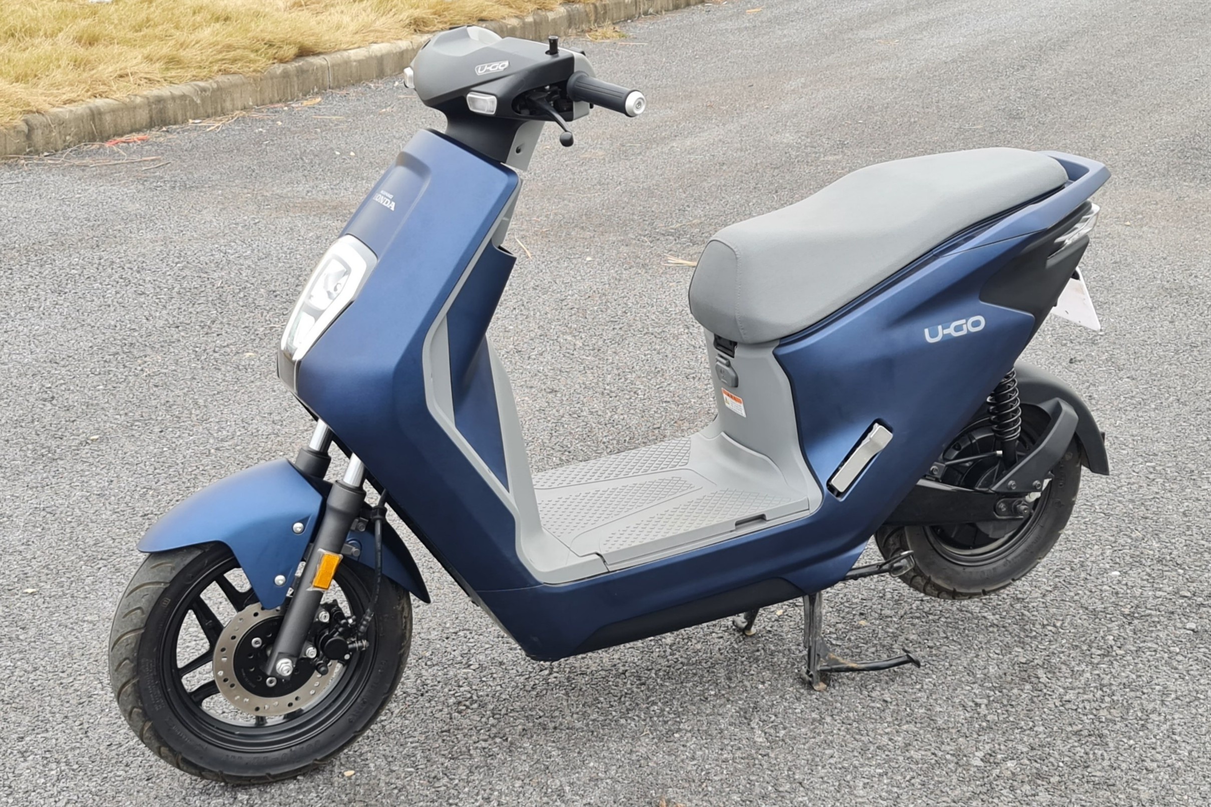 Chi tiet xe may dien Honda U-Go tai Viet Nam hinh anh