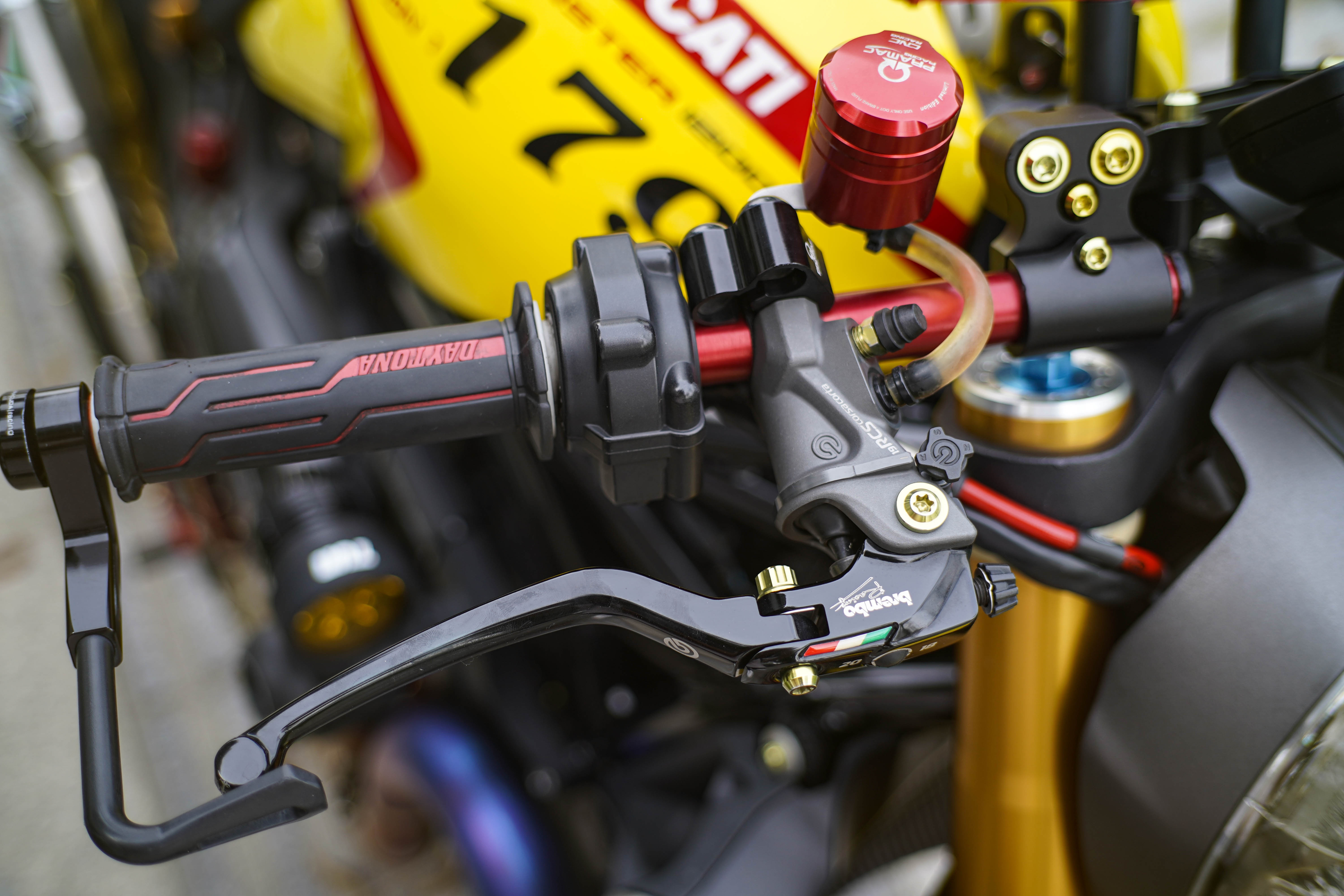 Ducati Monster 1200S do anh 3