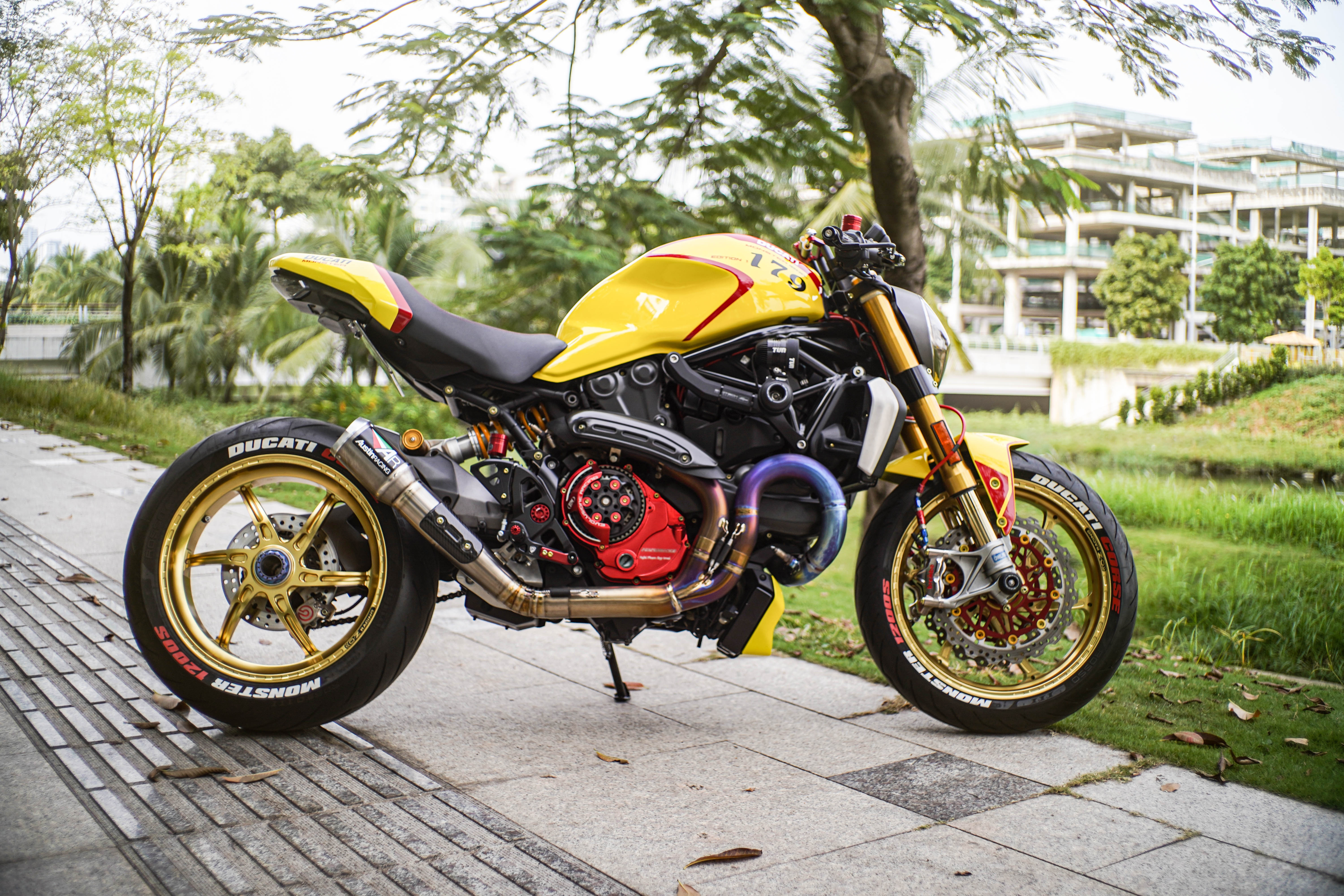 Ducati Monster 1200S do anh 1