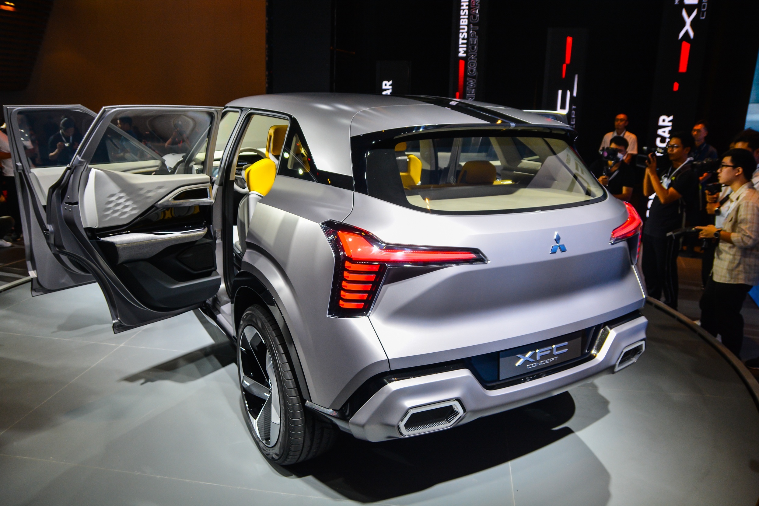 Oto moi sap ra mat anh 14