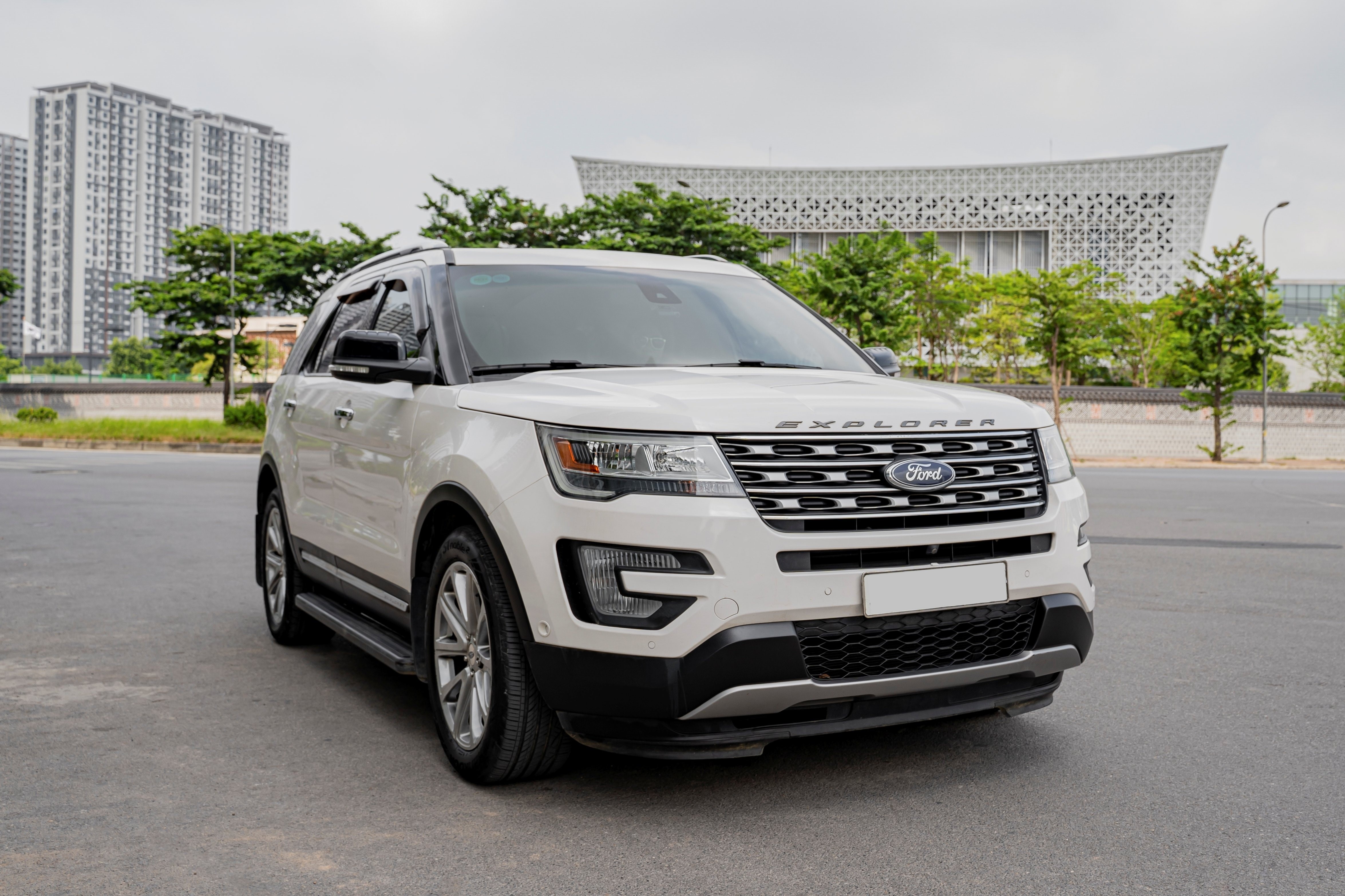 Hon 1,8 trieu chiec Ford Explorer bi dieu tra an toan o My hinh anh