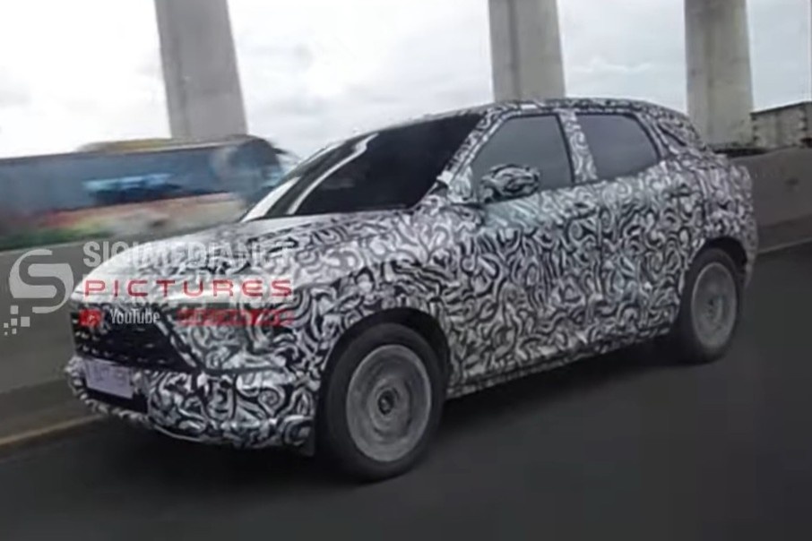 Mitsubishi XFC chay thu tren pho hinh anh