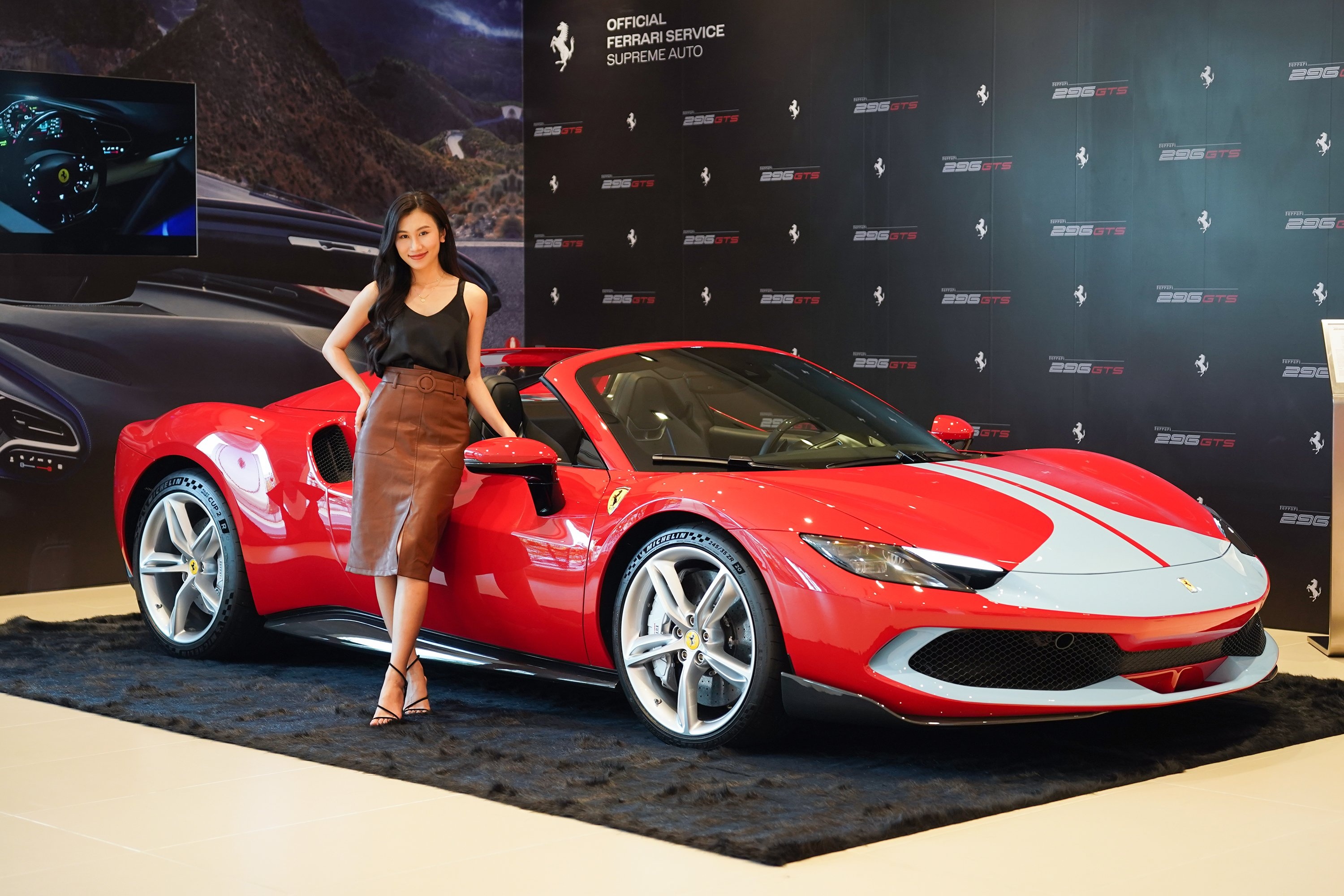 Sieu xe mui tran Ferrari 296 GTS gia hon 23 ty dong co gi dac biet hinh anh