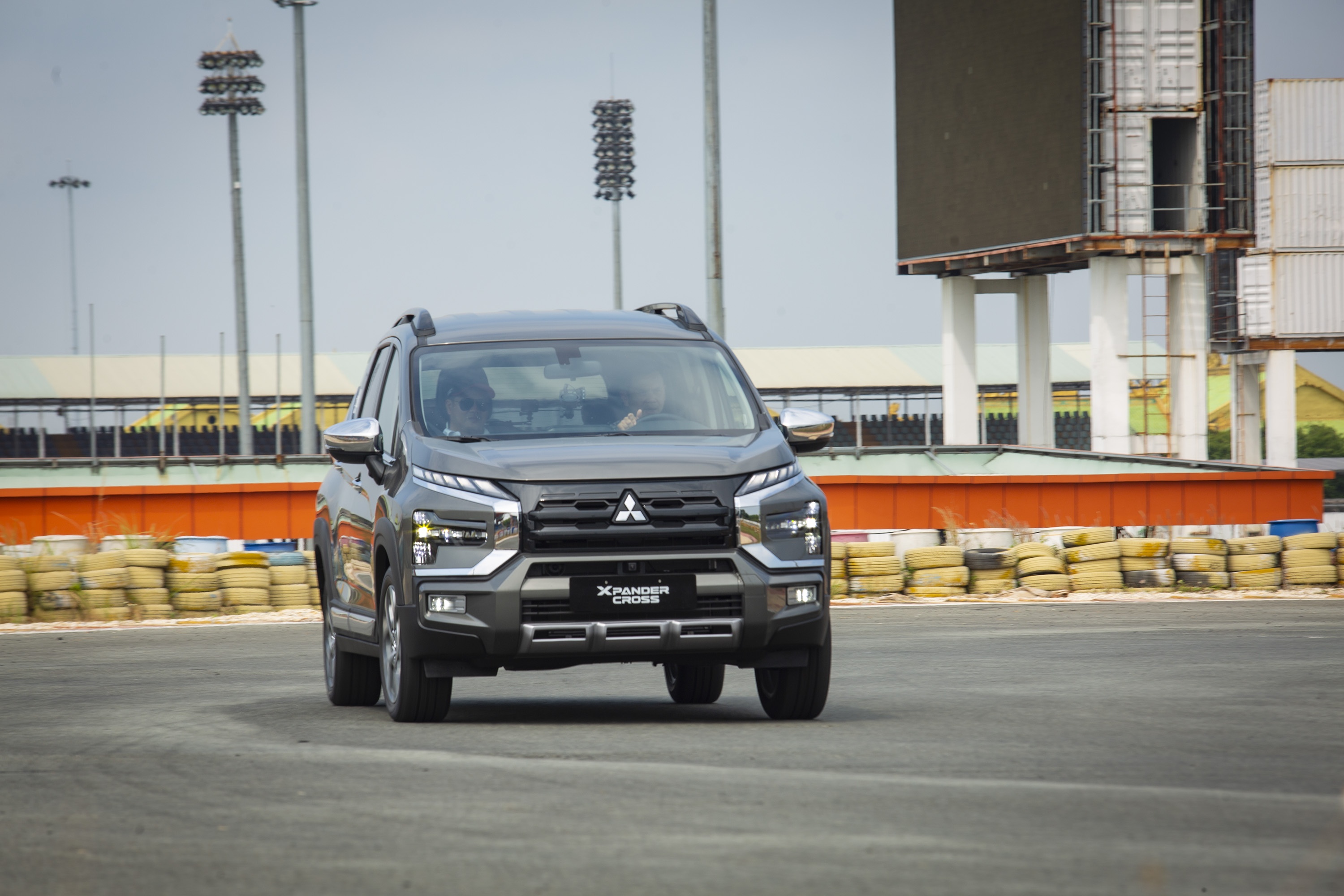 Mitsubishi Xpander Cross 2023 anh 1