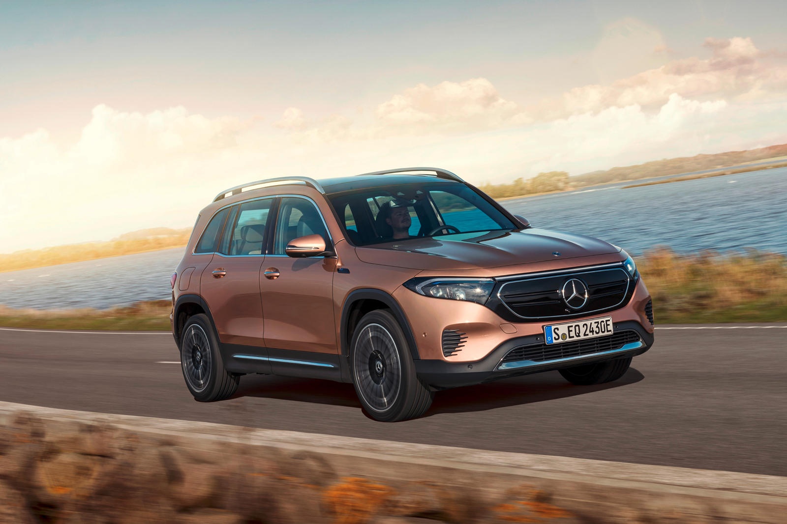 Chi tiet Mercedes-Benz EQB anh 2