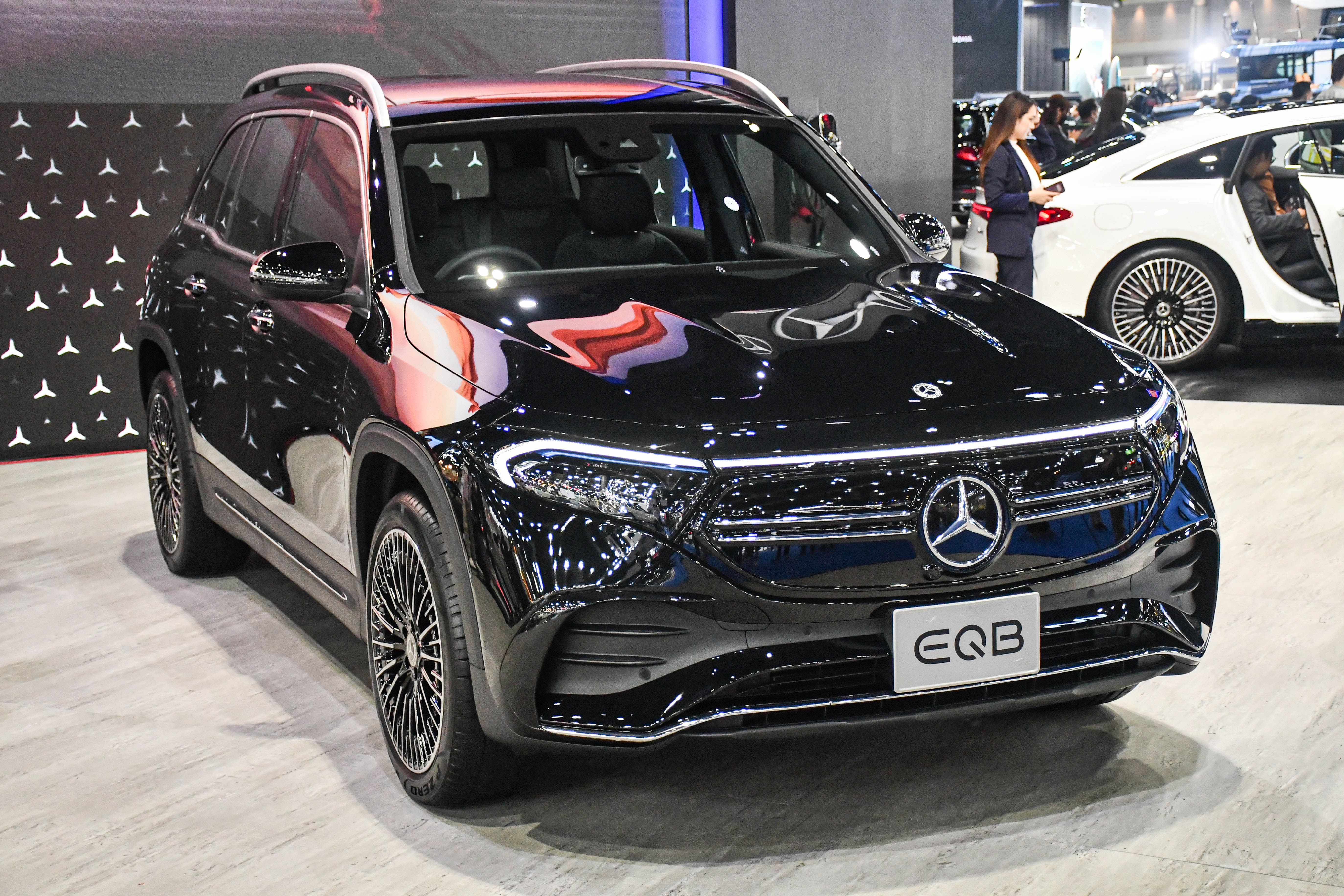 SUV dien Mercedes-Benz EQB - tam hoat dong 460 km hinh anh